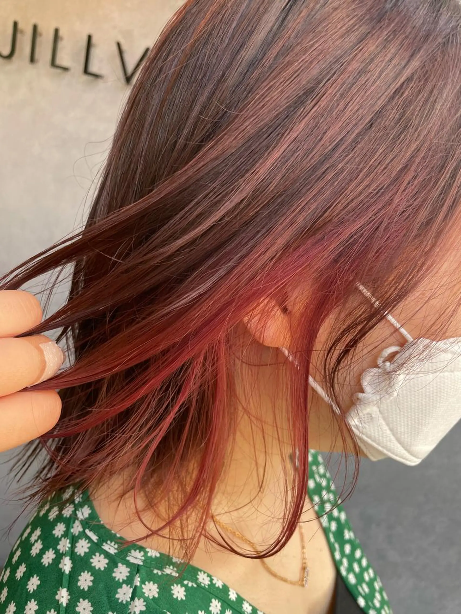 ミディアム カラー N° jillva 腰山 菜々美のヘアスタイル