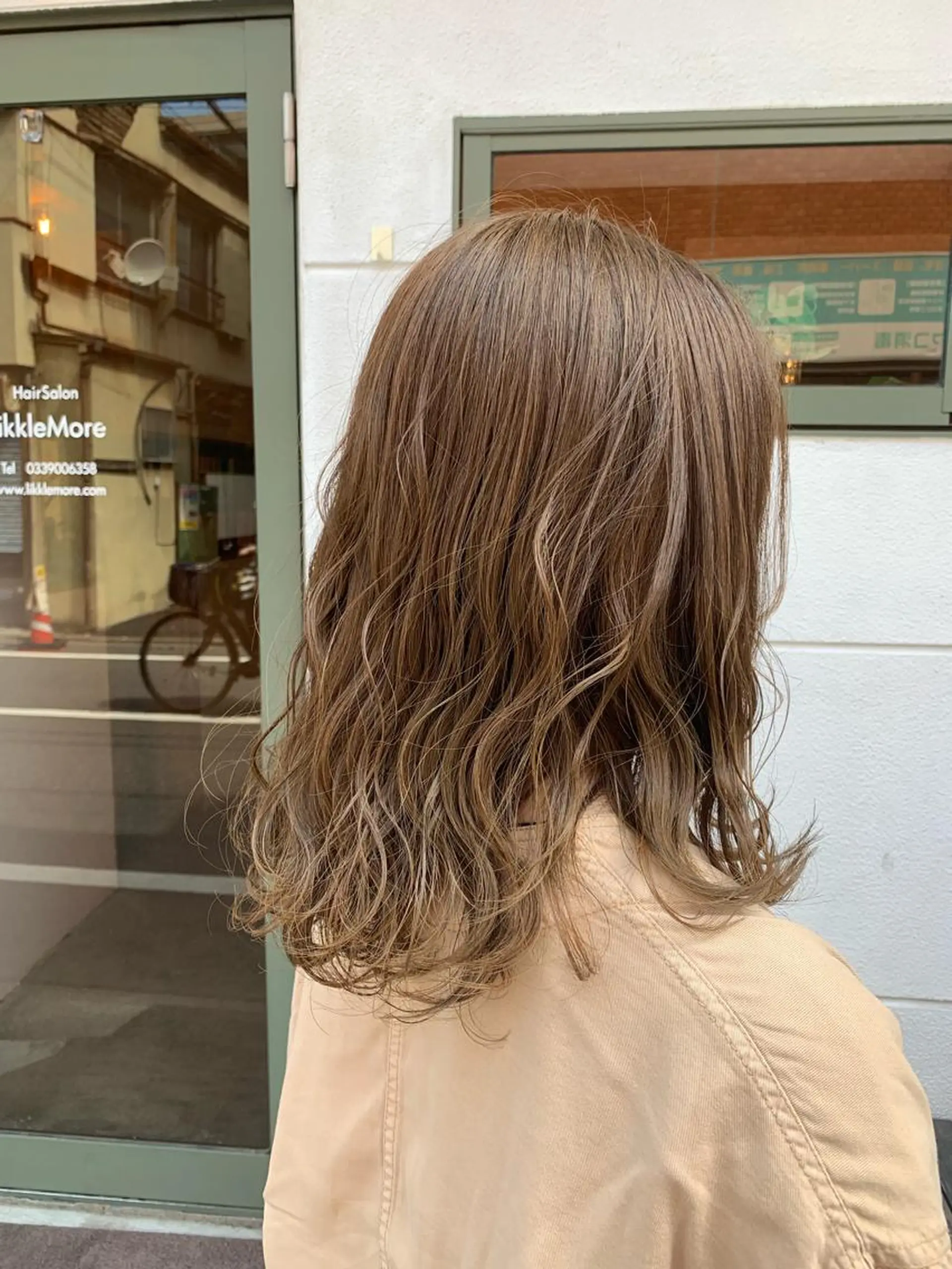 ミディアム カラー アッシュ ベージュカラー ブリーチ ダブルカラー グレージュ ヘアカラー Sachiko ❤︎‬Pressのヘアスタイル