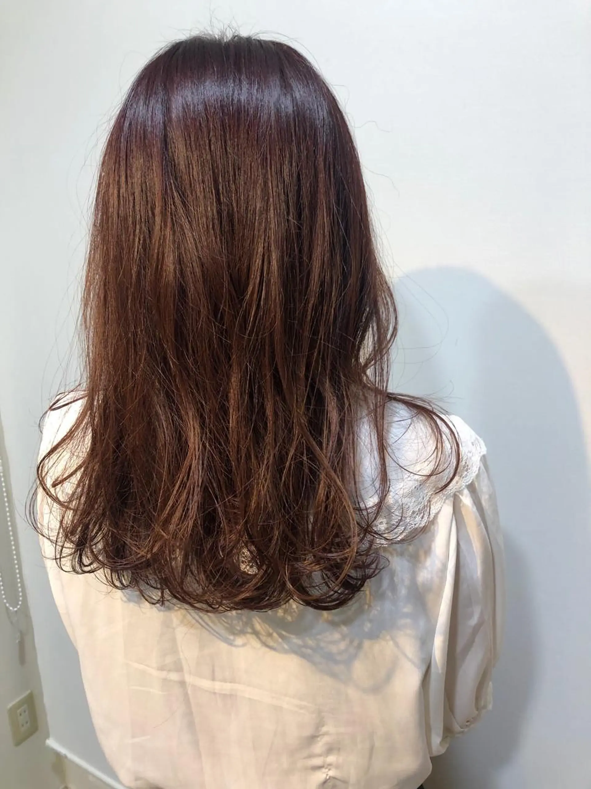 セミロング カラー ヘアアレンジ MIOベージュカラー 柔らかいカラーのヘアスタイル