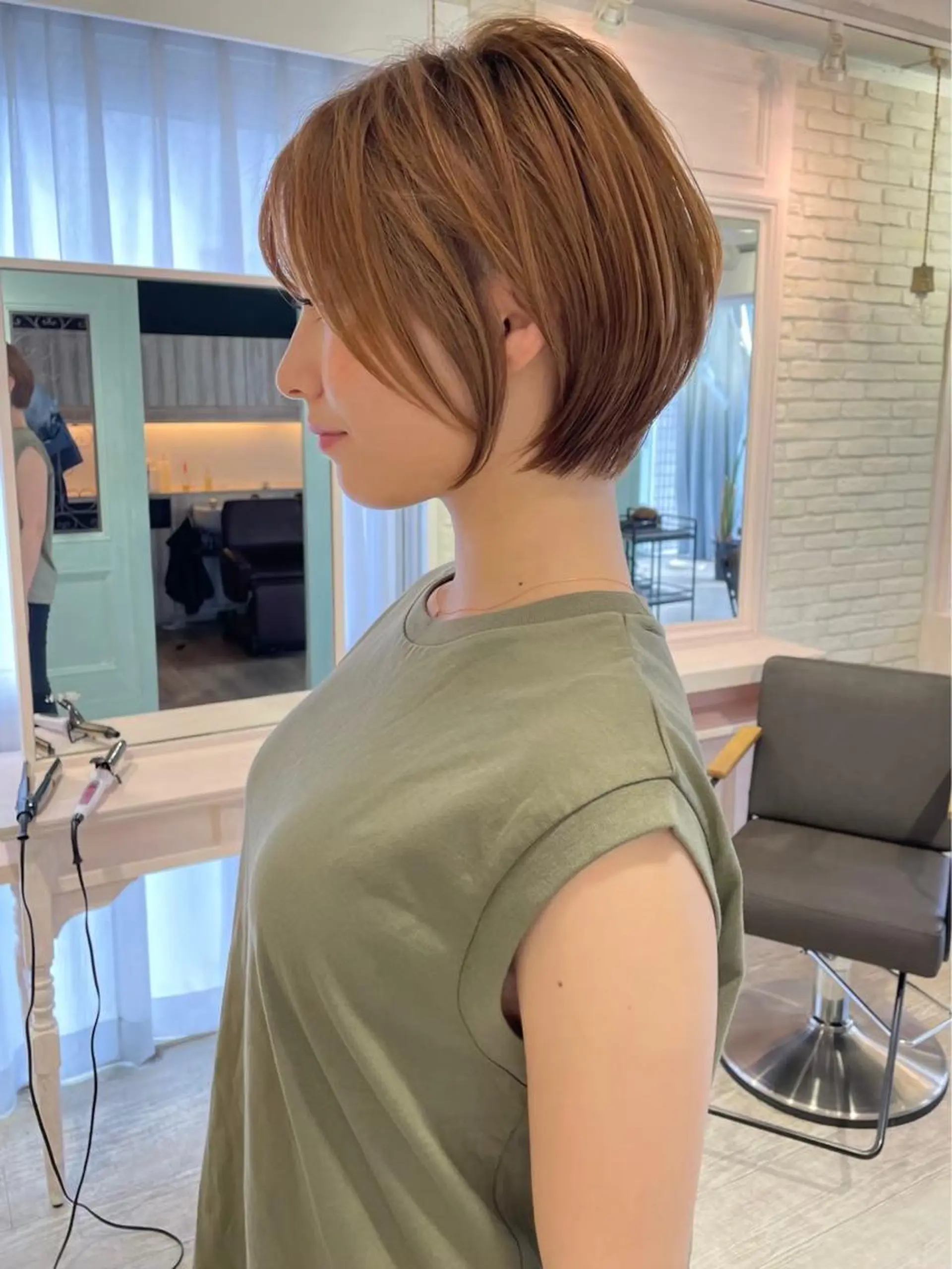 ショート ショートボブ ボブ 顔周りカット ショートヘア 小顔カット カット ヘアカラー トリートメント ハイトーンヘア れおん🌙のヘアスタイル