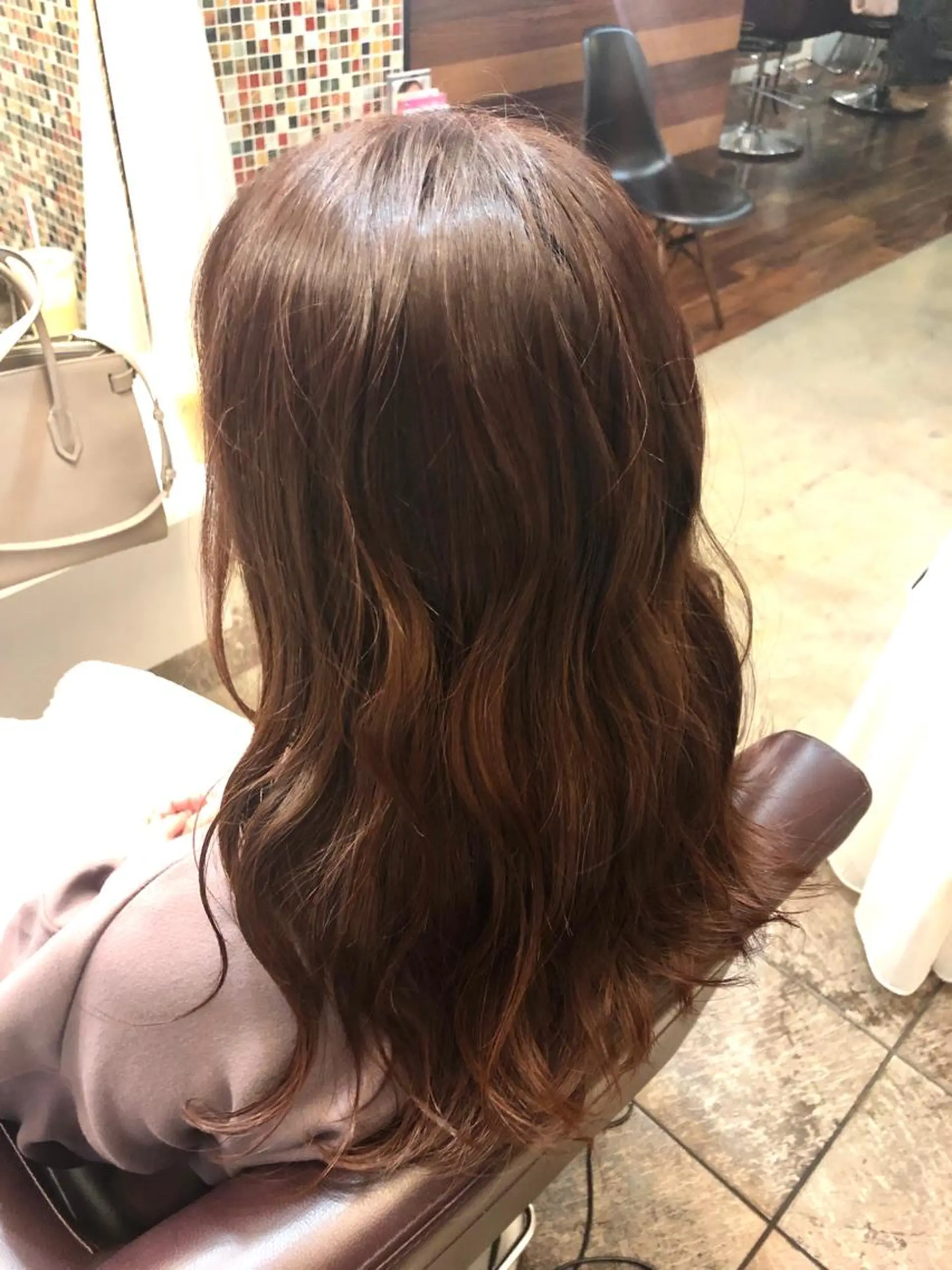 ロング 岩谷 愛依のヘアスタイル