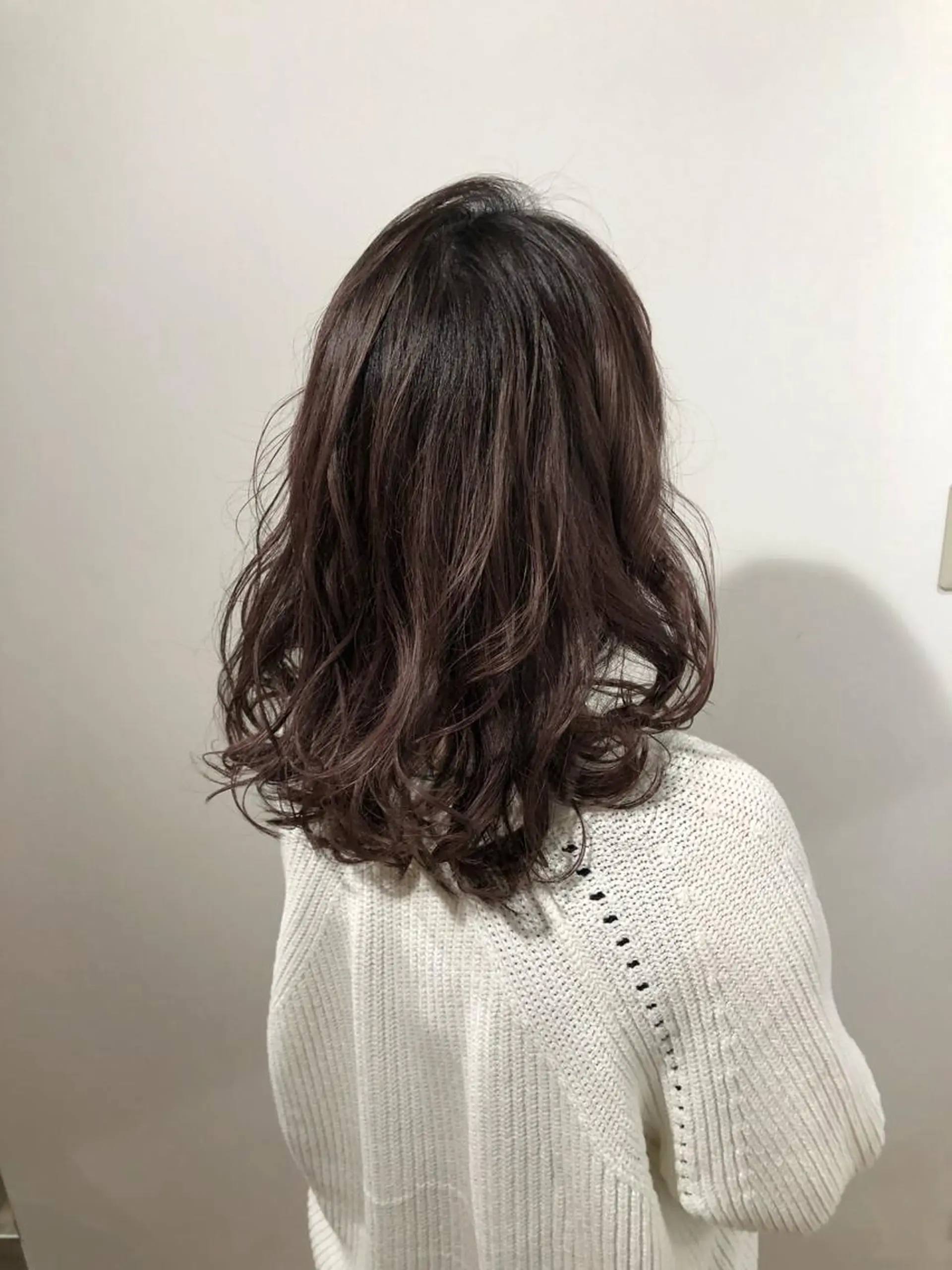 セミロング カラー ベージュカラー Elissumeda所属・ブリーチ特化 梅田本多翔のヘアスタイル