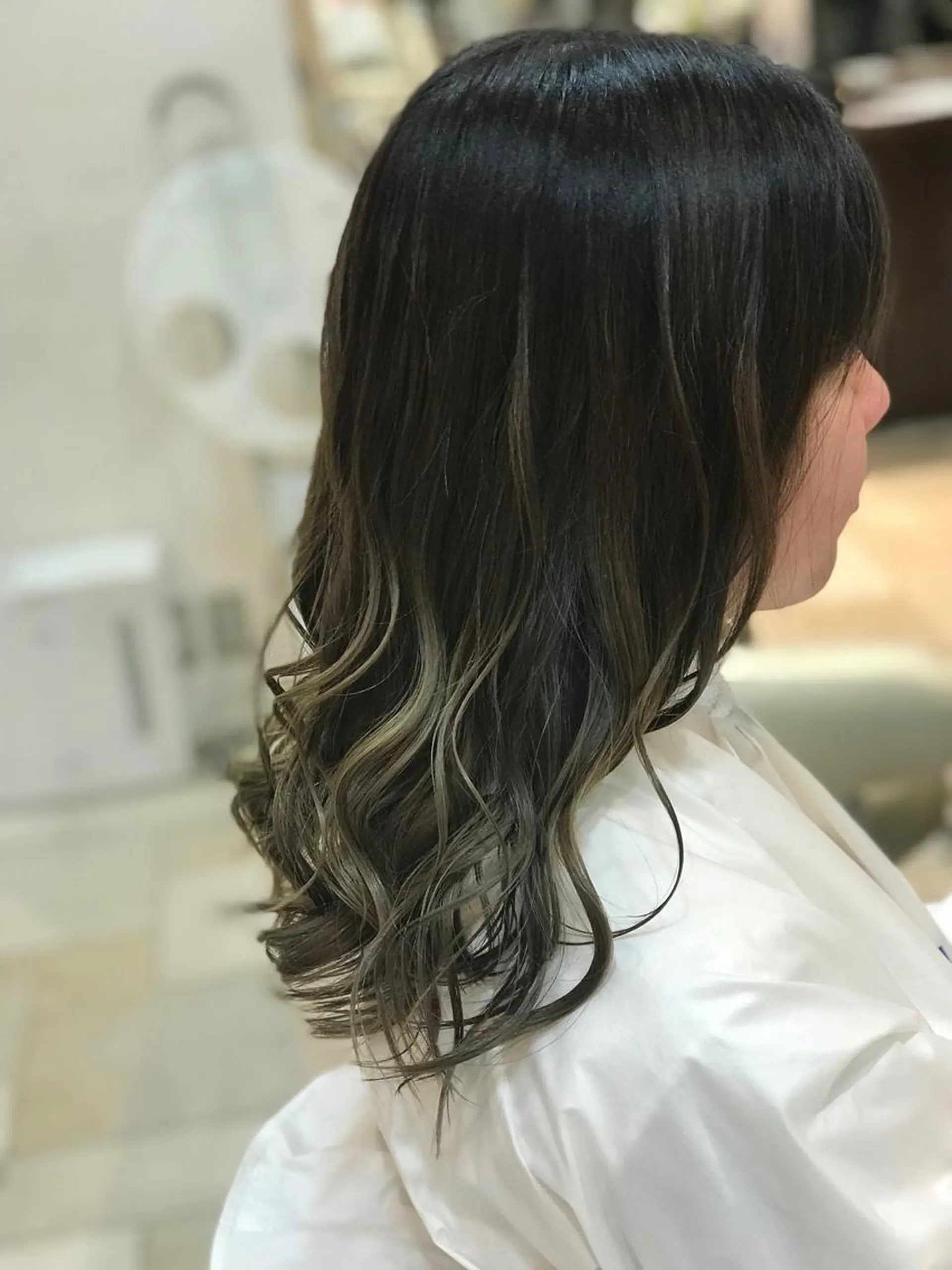 セミロング カラー 島袋 ナオユキのヘアスタイル