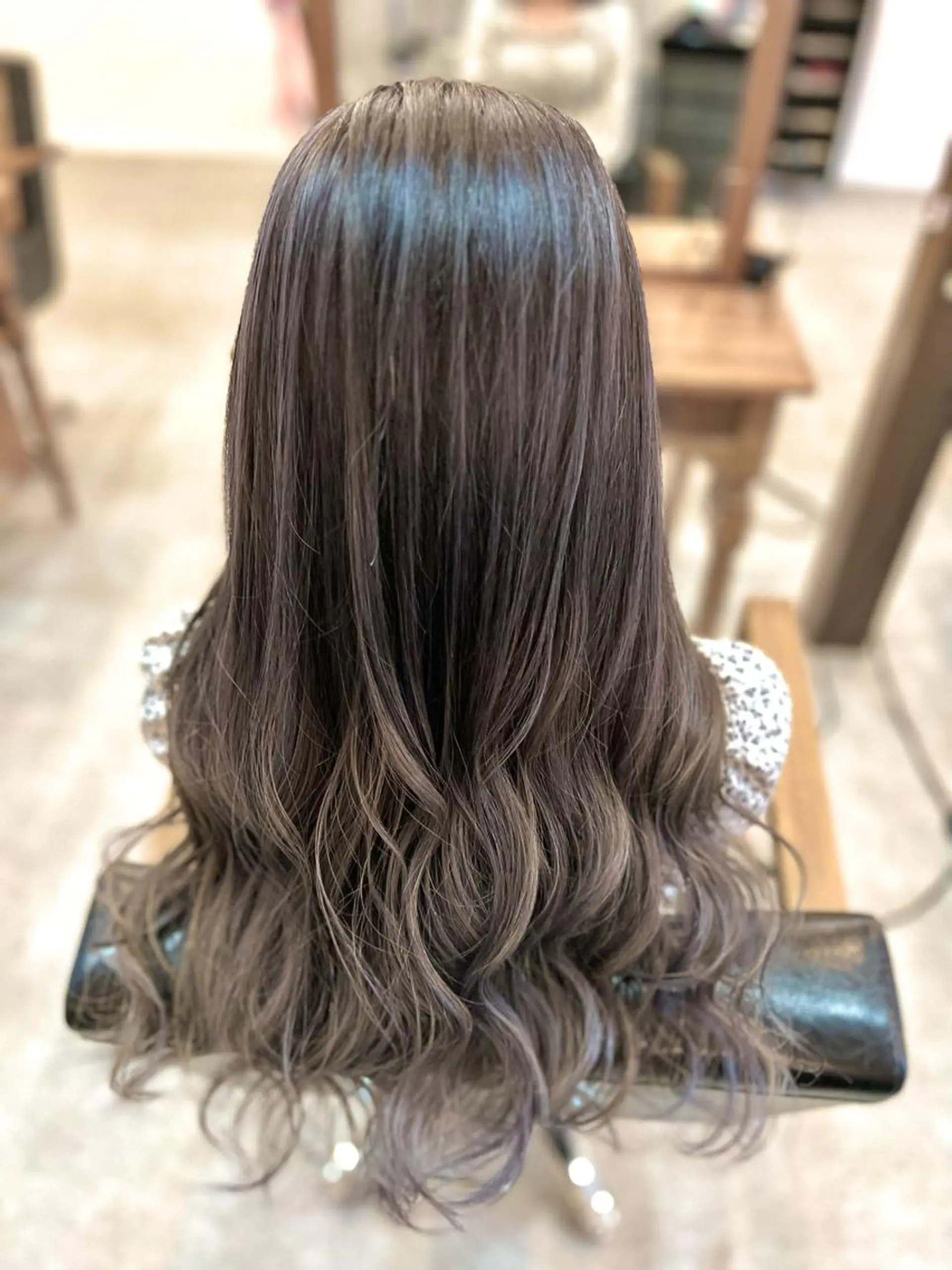 ロング カラー アッシュ アッシュブラウン ブラウンカラー グラデーションカラー グレージュ ヘアカラー Style Tのヘアスタイル