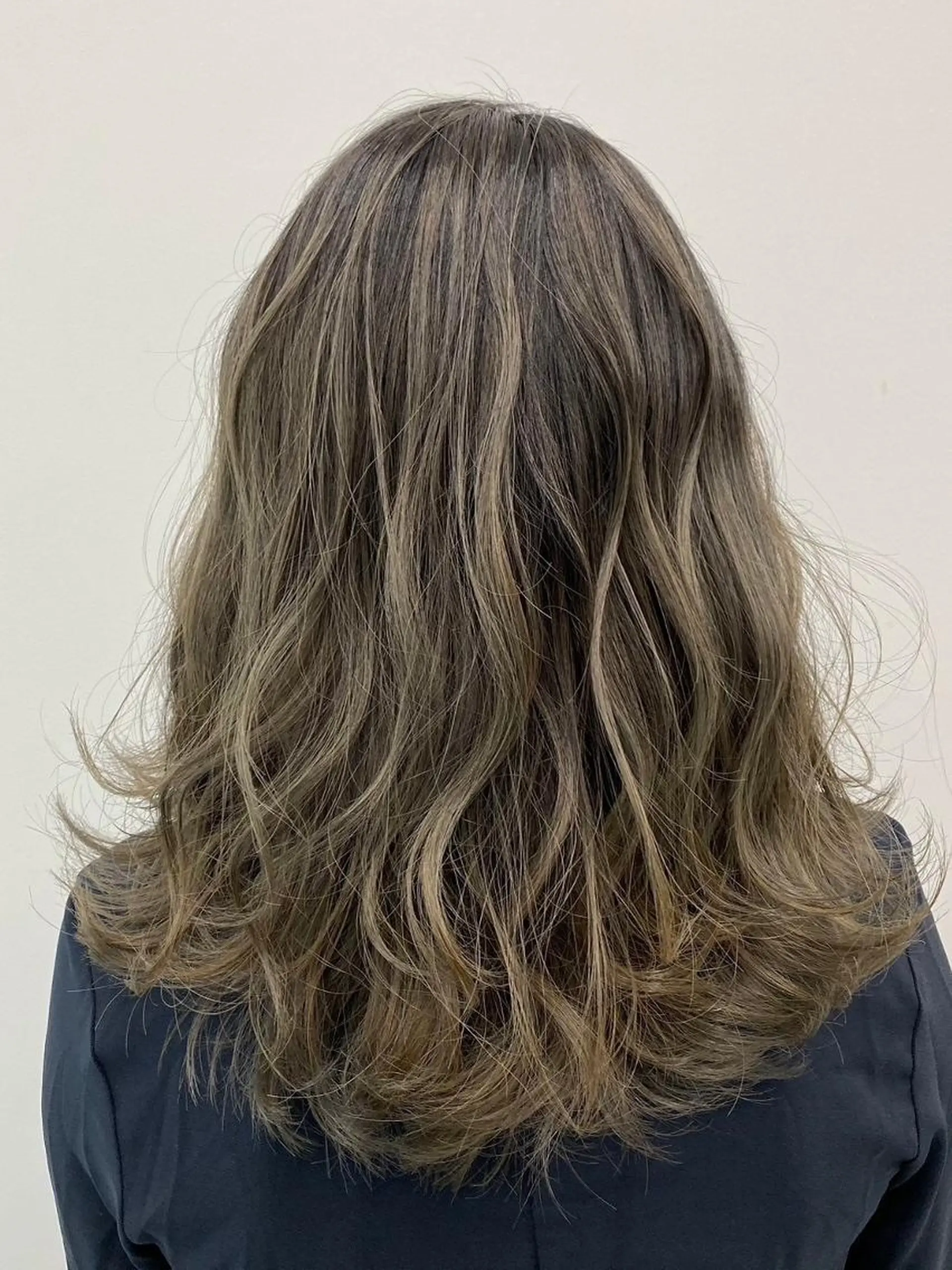 カラー アディクシーカラー アッシュ ブルーカラー ダークアッシュ グレージュ 【公式】amble luxe 中野のヘアスタイル