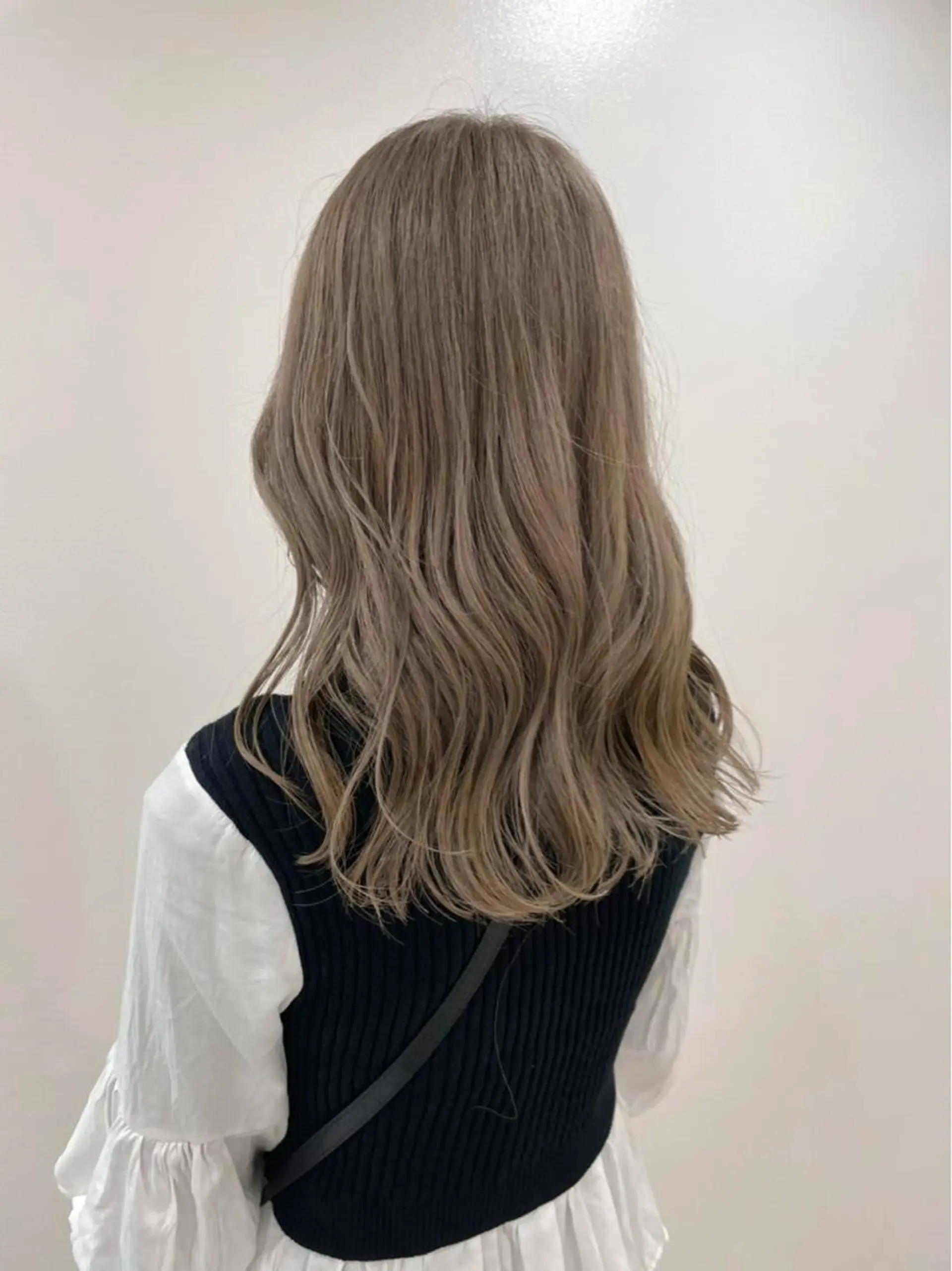 セミロング カラー akane .のヘアスタイル