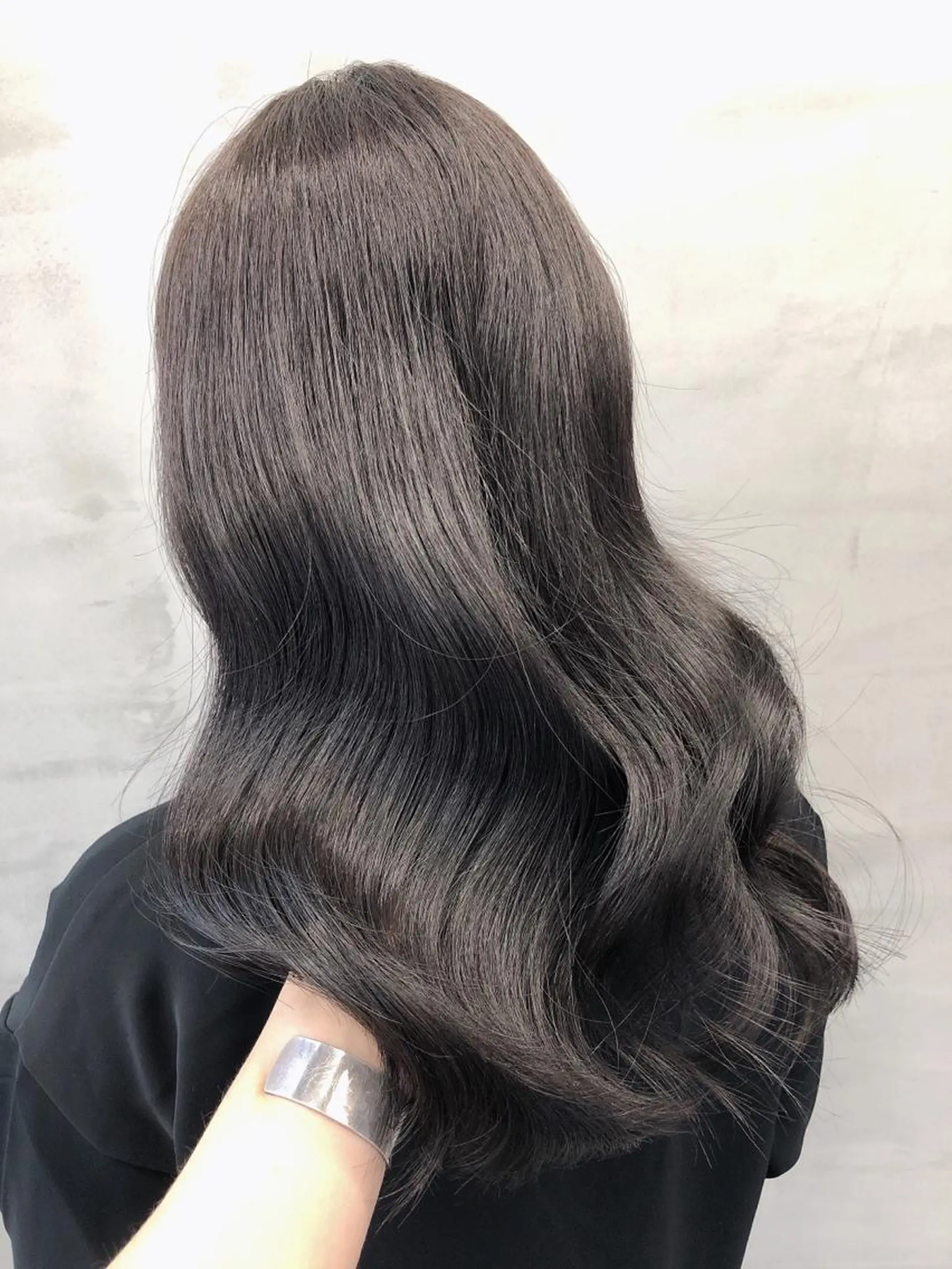 セミロング カラー ヘアアレンジ アッシュ アッシュグレー アッシュグレージュ ベージュカラー ブリーチ 【美髪特化 髪質改善サイトウ】のヘアスタイル