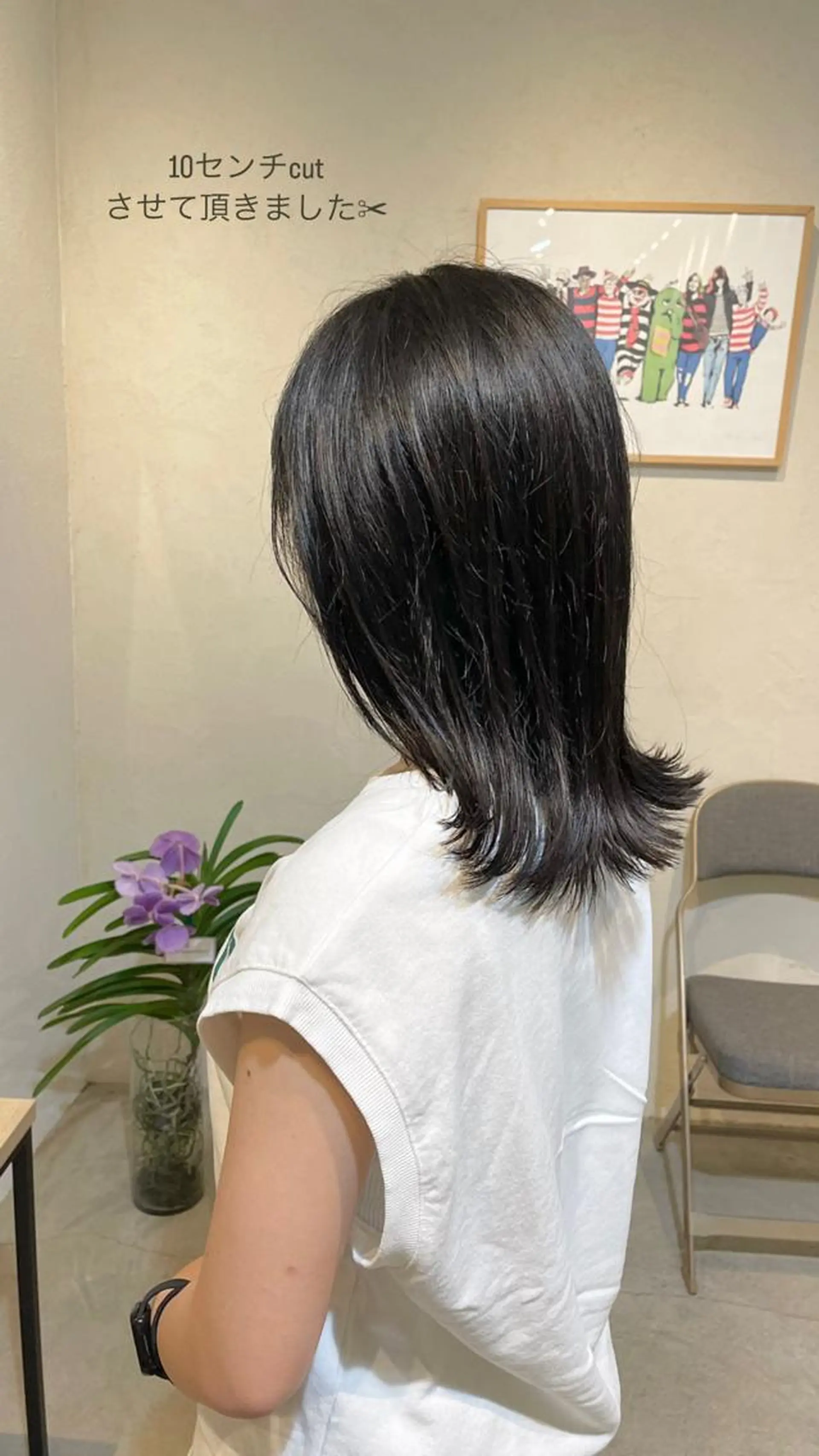 ミディアム カラー ボブ 外ハネヘア Rin:nel hair所属・Takanishi くすみベージュカラーのヘアスタイル