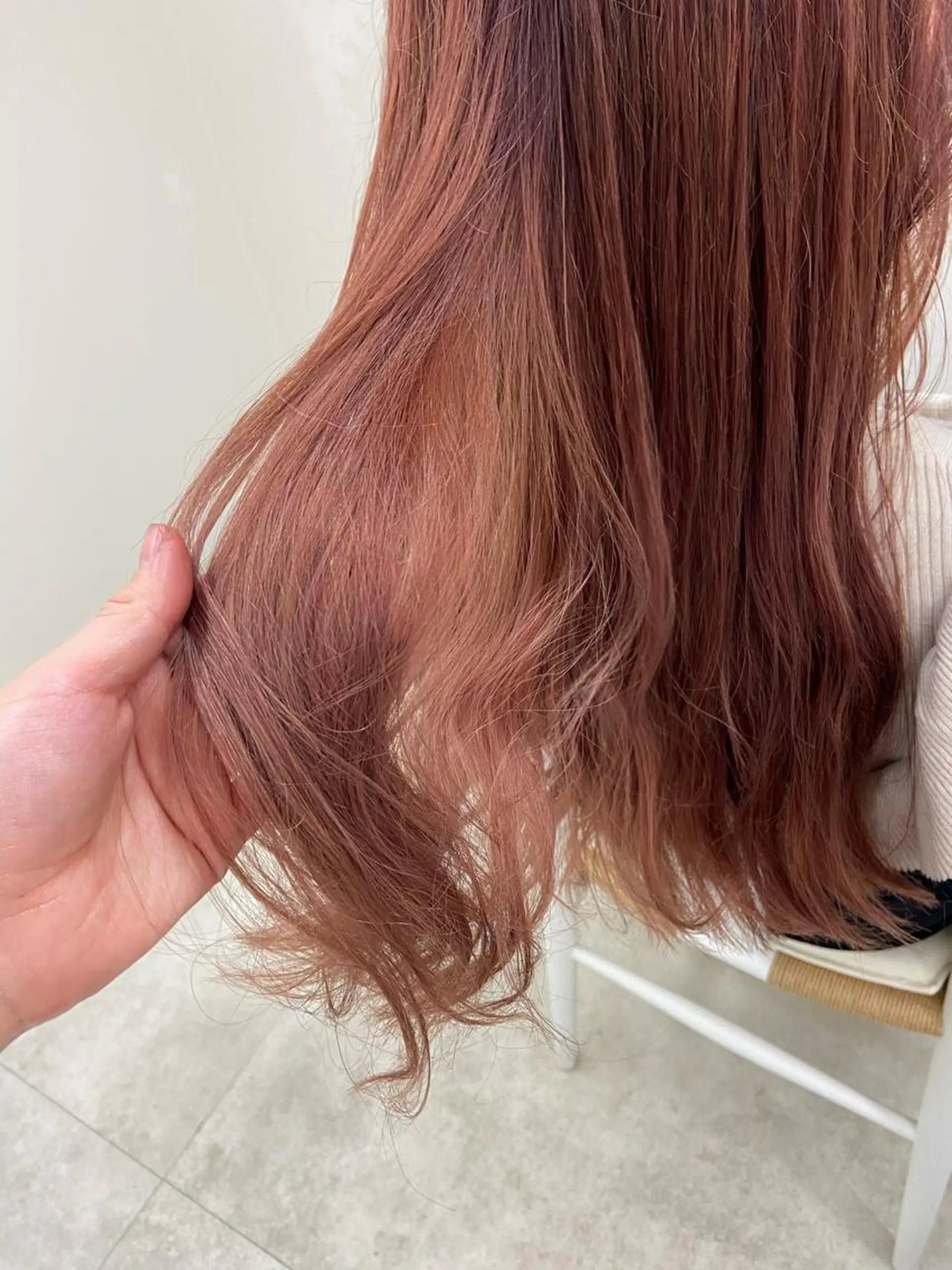 カラー ブリーチ ピンクカラー 切りっぱなしボブ／ 暖色カラー／なつみのヘアスタイル