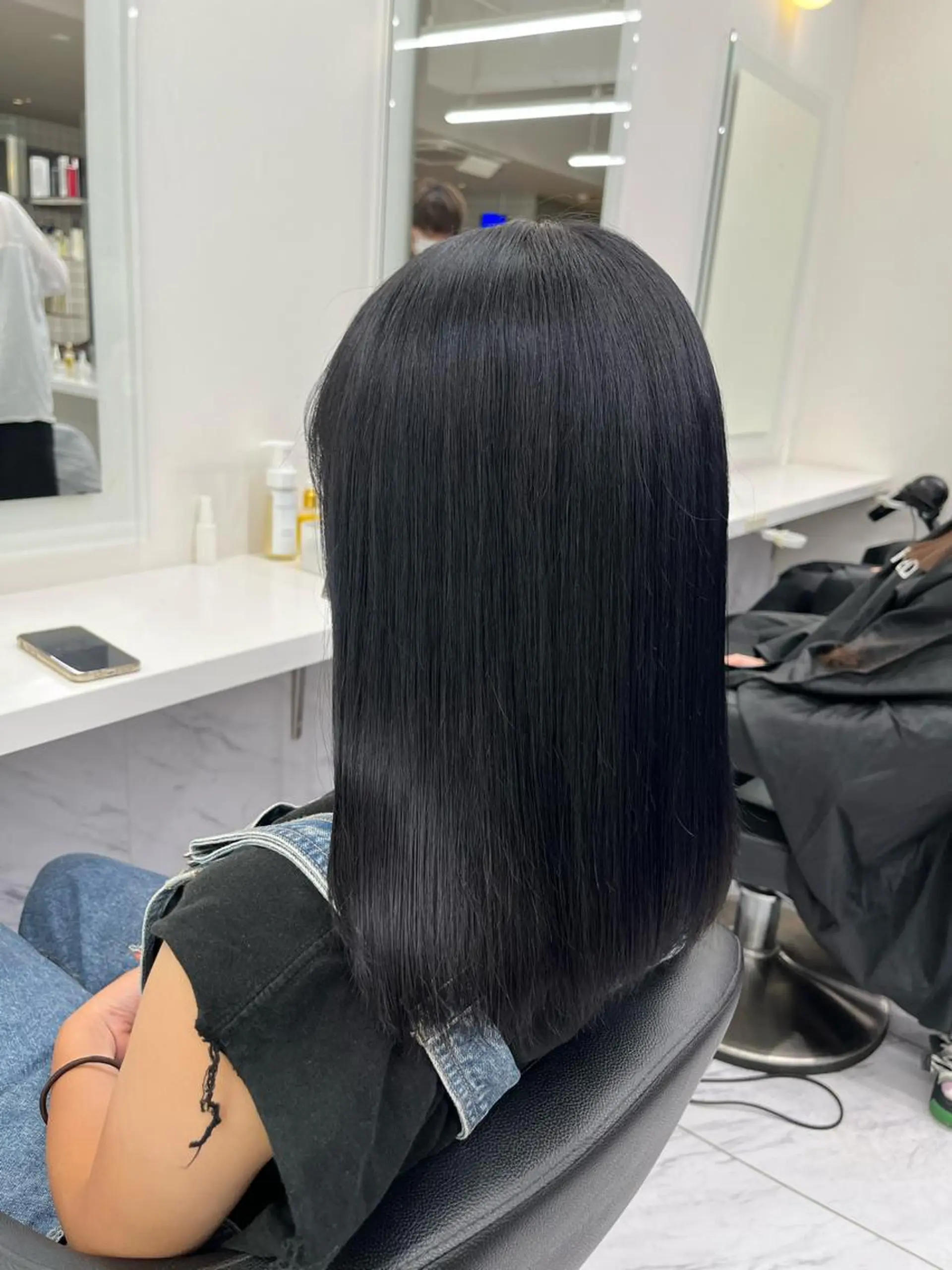 ミディアム カット ヘアカラー トリートメント ヘッドスパ ヘアセット 寒色＆ブリーチ特化 寒色MiOのヘアスタイル