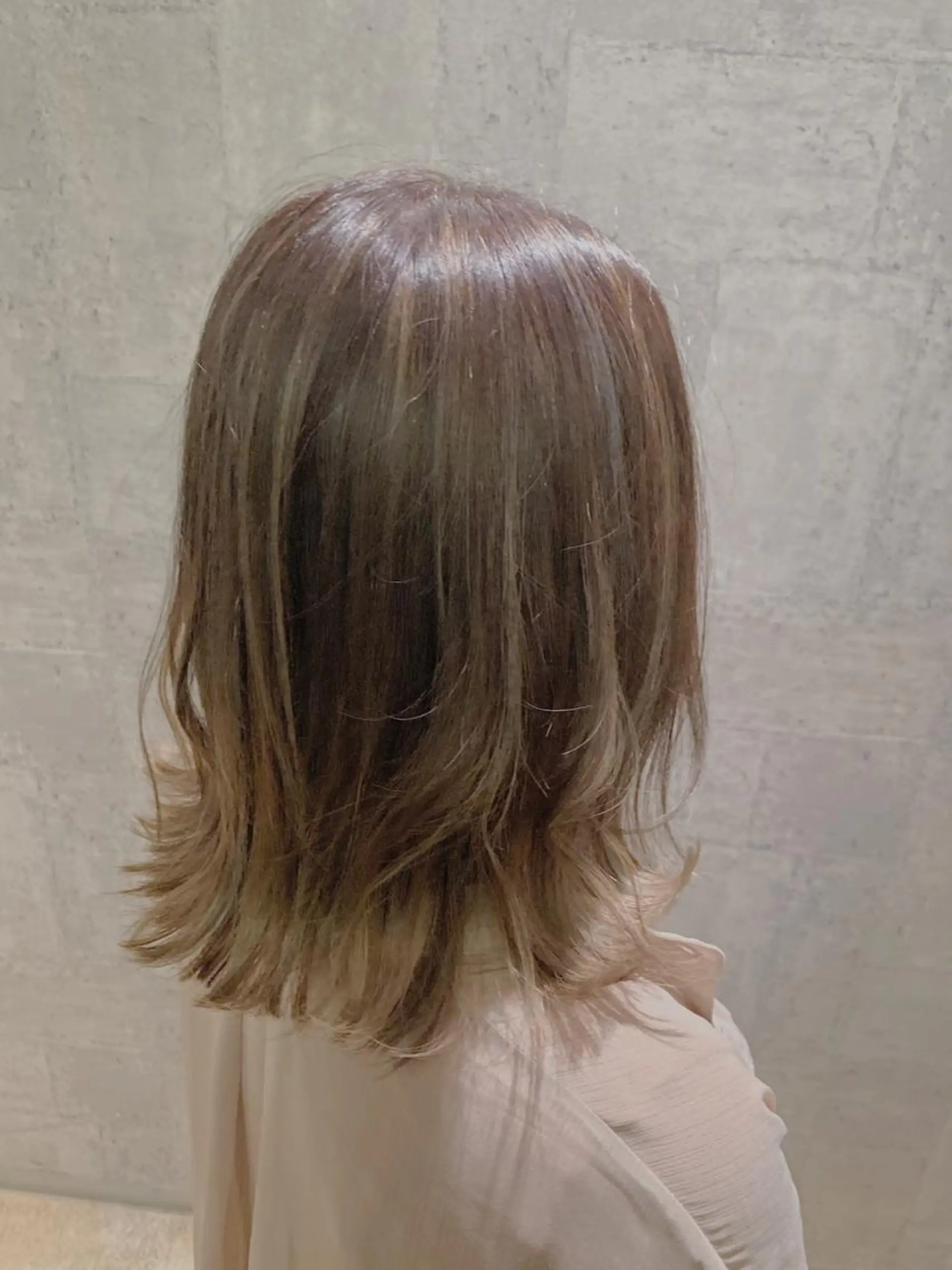 ミディアム レイヤーカット ウルフカット ウルフレイヤー カット 縮毛矯正 トリートメント リンネ 甲東園のヘアスタイル