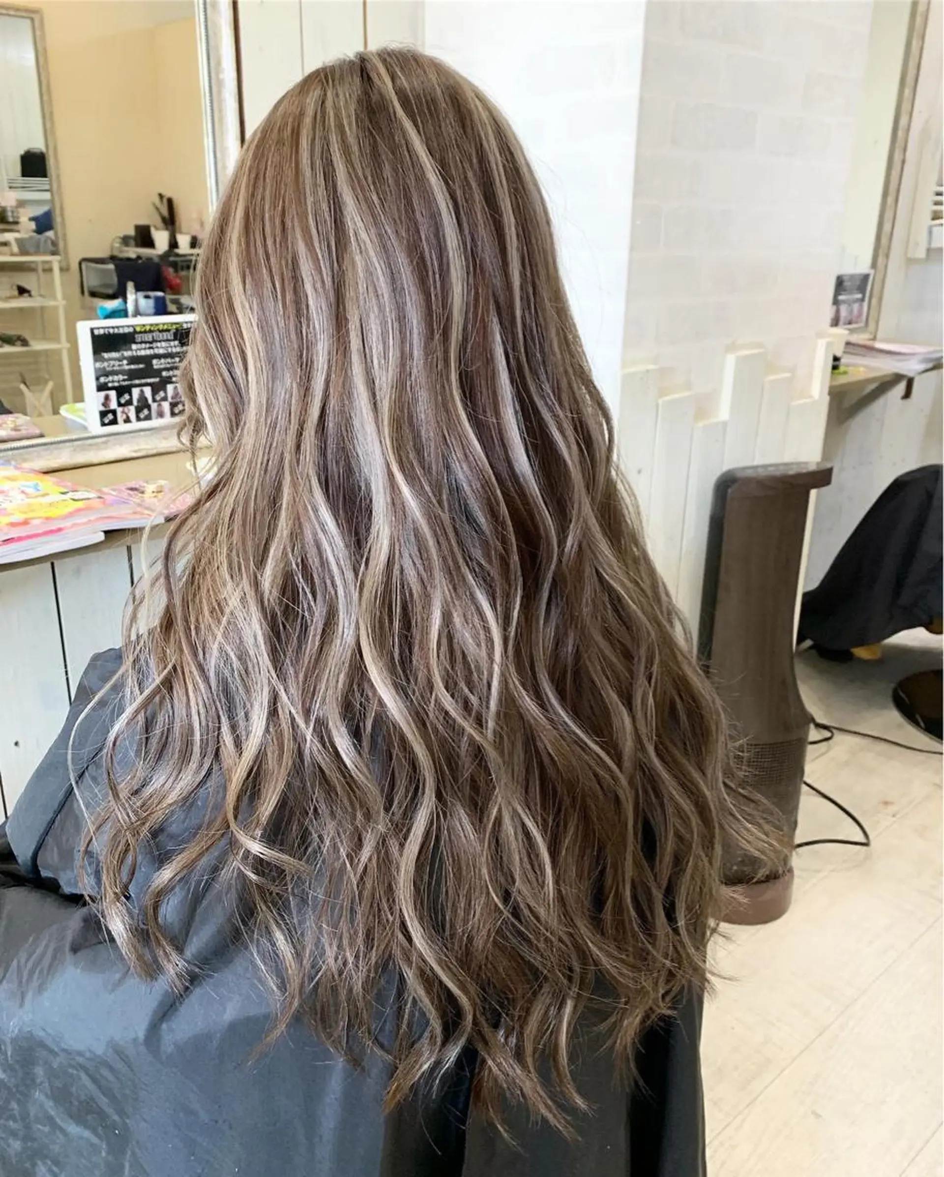 ロング ハイライト カット ヘアカラー 高山 滉太のヘアスタイル