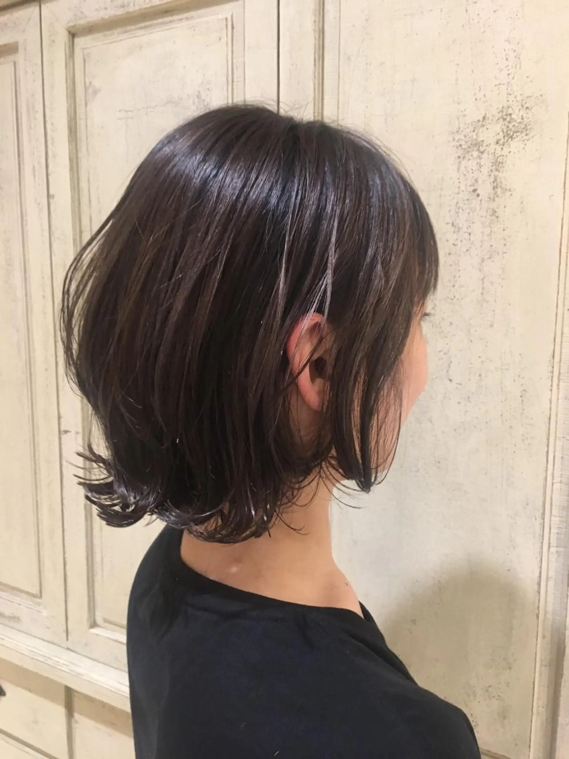 ミディアム アッシュ くびれヘア まなべ さくらのヘアスタイル