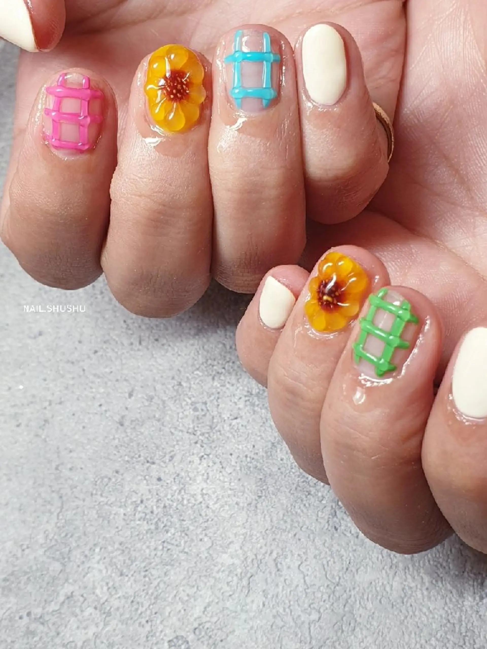 ネイル 韓国ネイル ニュアンスネイル シンプルネイル 夏ネイル 3dパーツ/流行り 👧shushu❤️のネイルデザイン