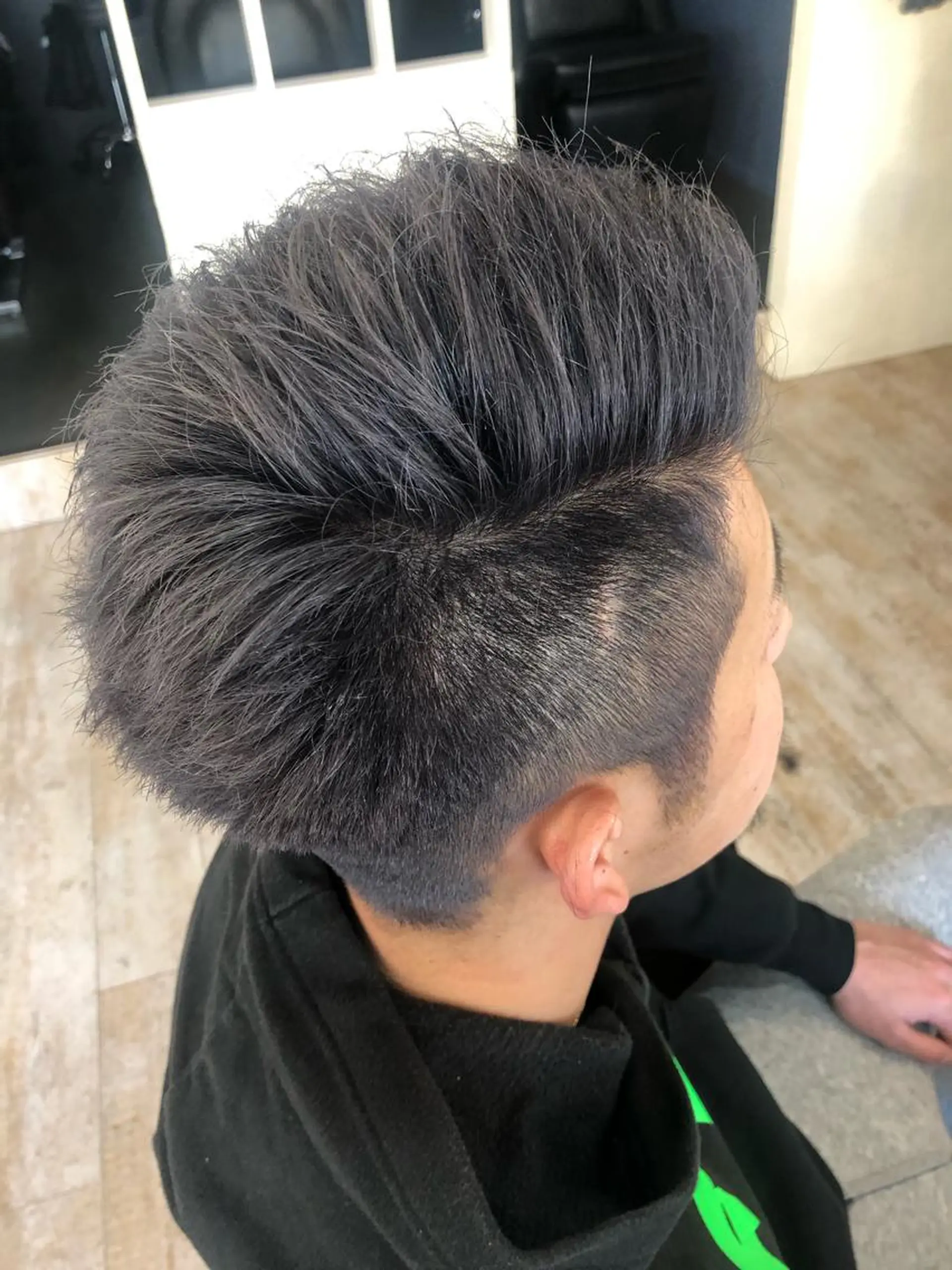 ショート カラー アッシュ ブリーチ シルバー Cuore 清尾 浩昭のヘアスタイル