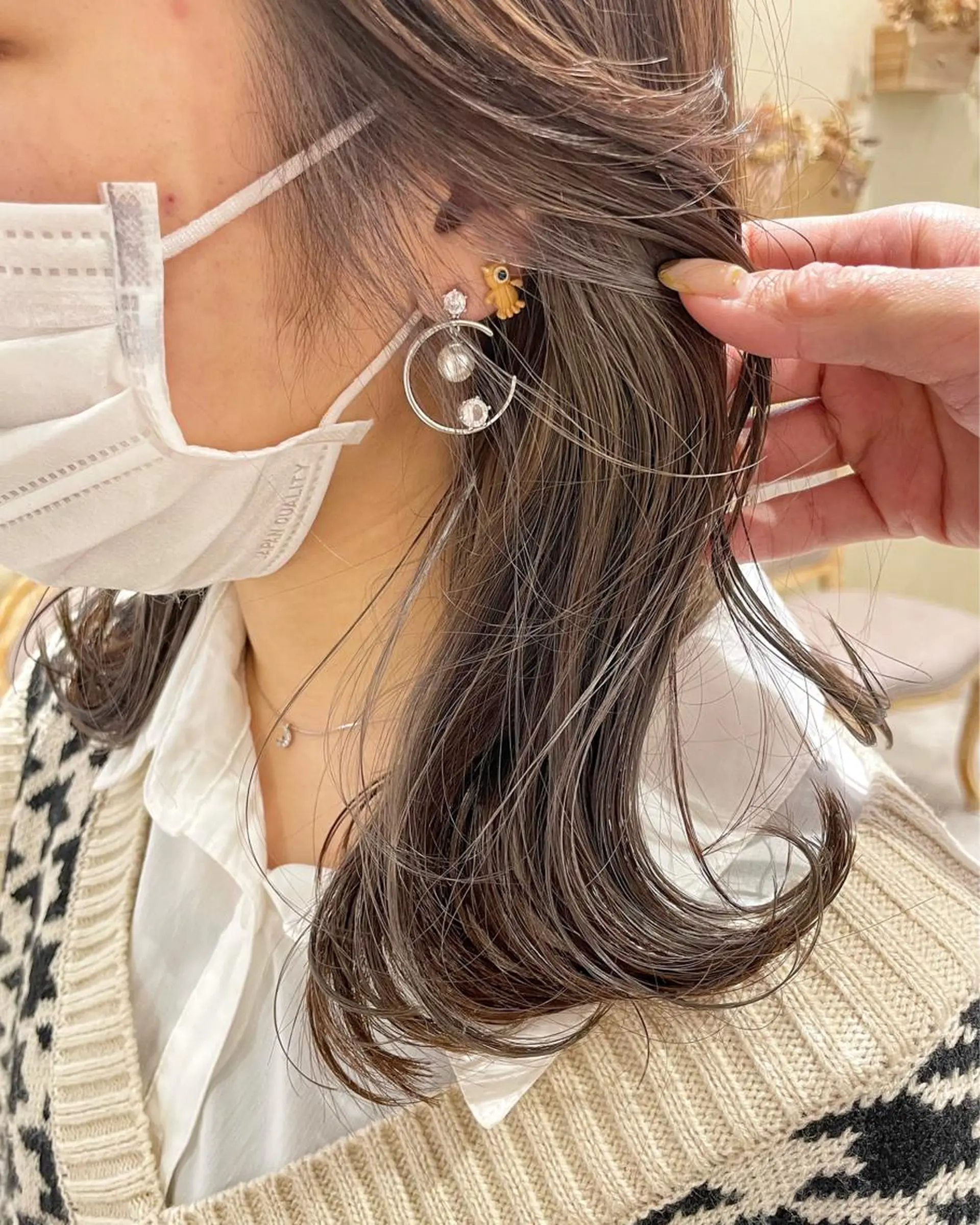 ミディアム カラー イヤリングカラー グレージュ カット ヘアカラー ボブ支持率NO1 🌈CHIKAのヘアスタイル