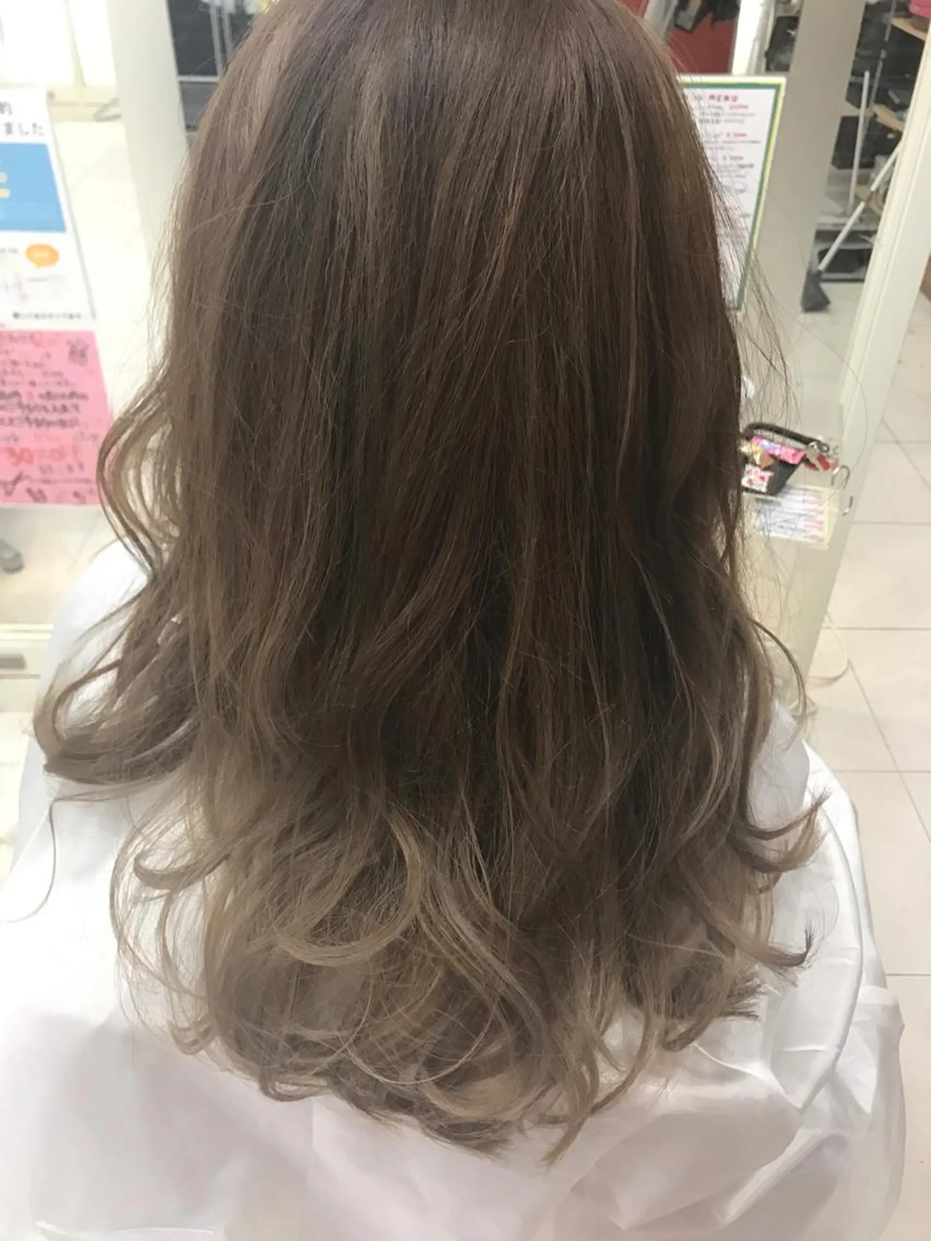 ロング カラー 保子 祐里香のヘアスタイル
