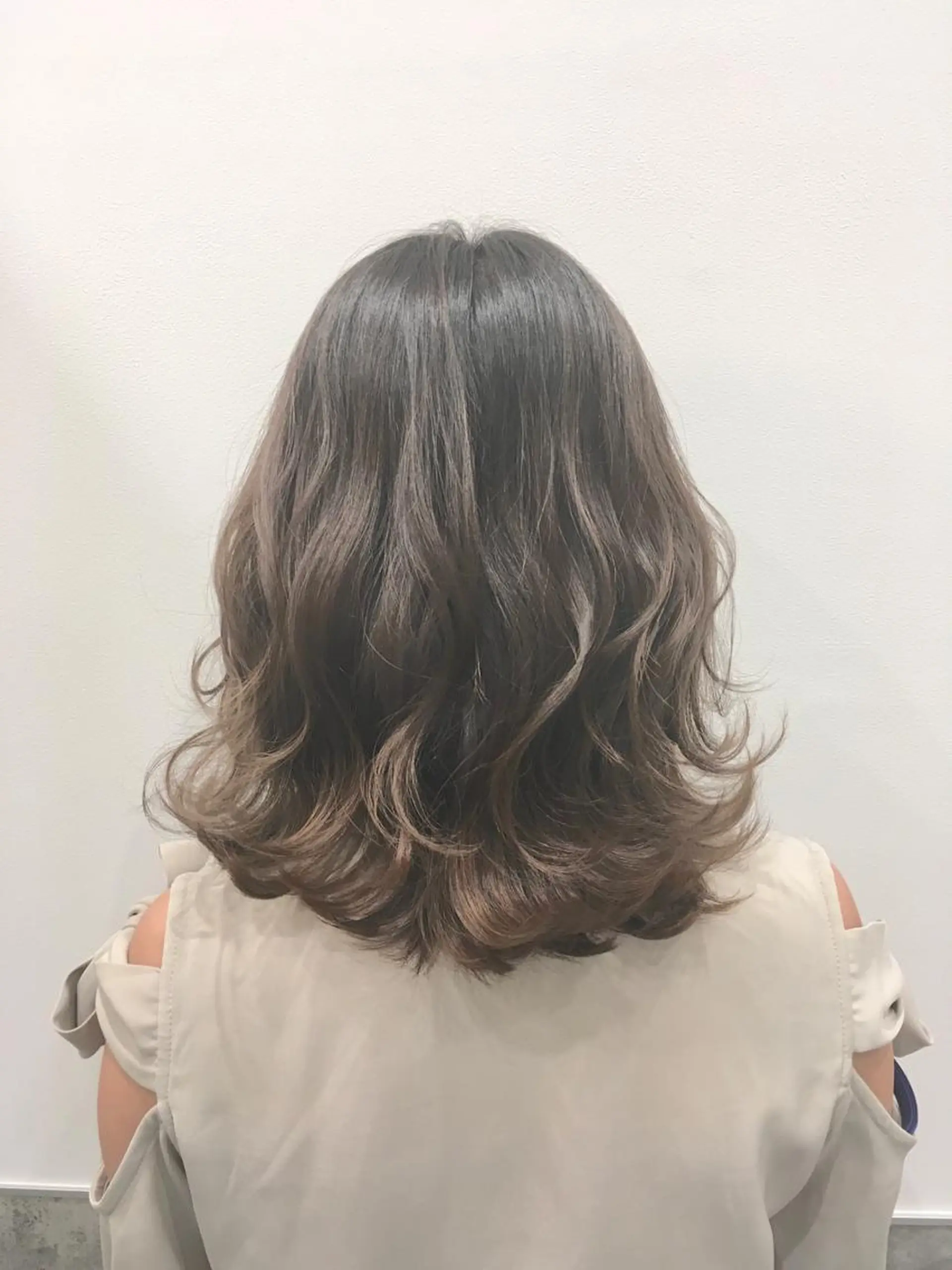 ミディアム カラー グレージュ ヘアカラー トリートメント ヘッドスパ ヘアセット go today shaire salon 本店所属・yoshi ☆のヘアスタイル