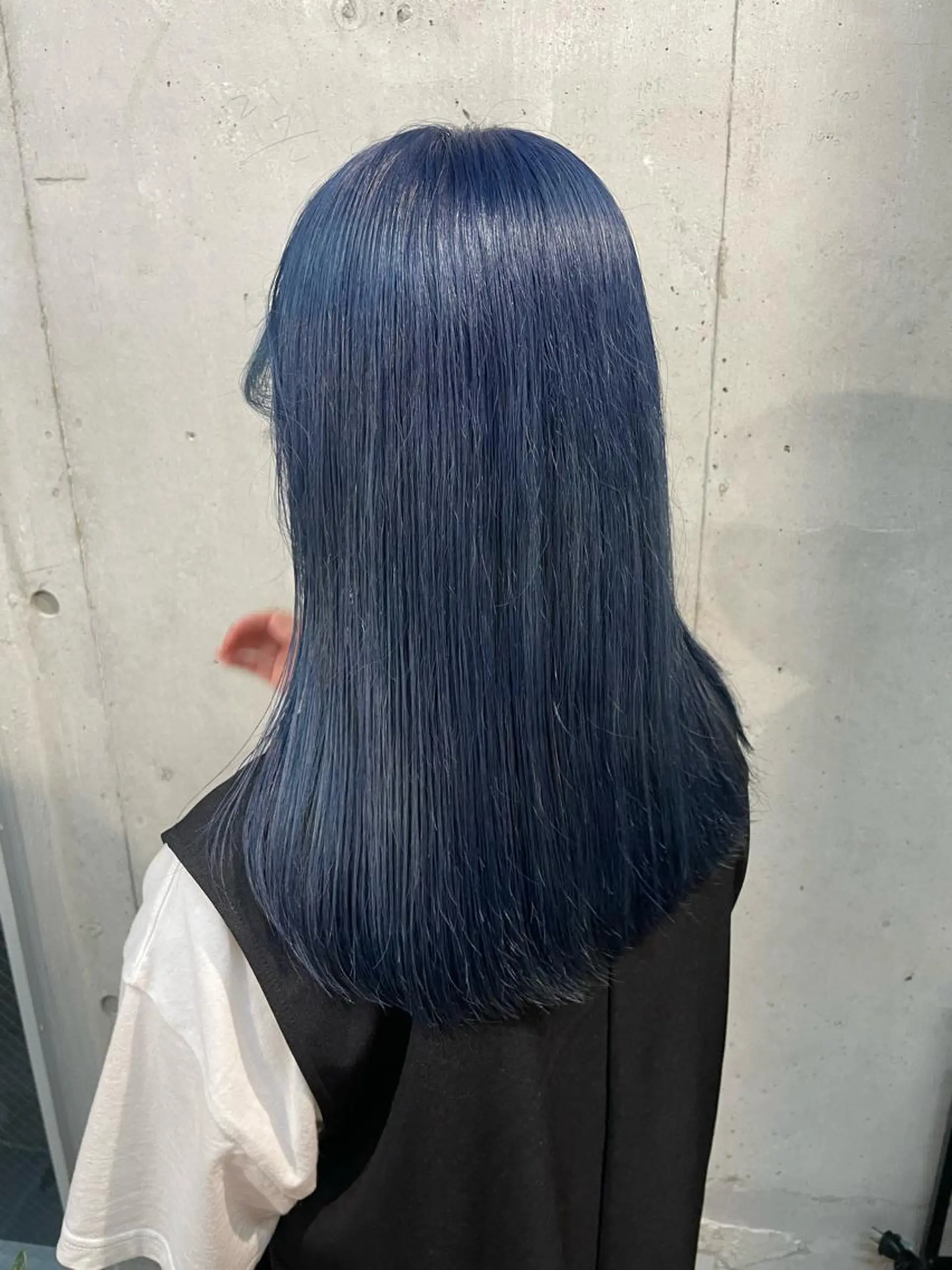 セミロング カラー ブルーカラー lani hair salon所属・SHOTO ハイトー ン/デザインカラーのヘアスタイル