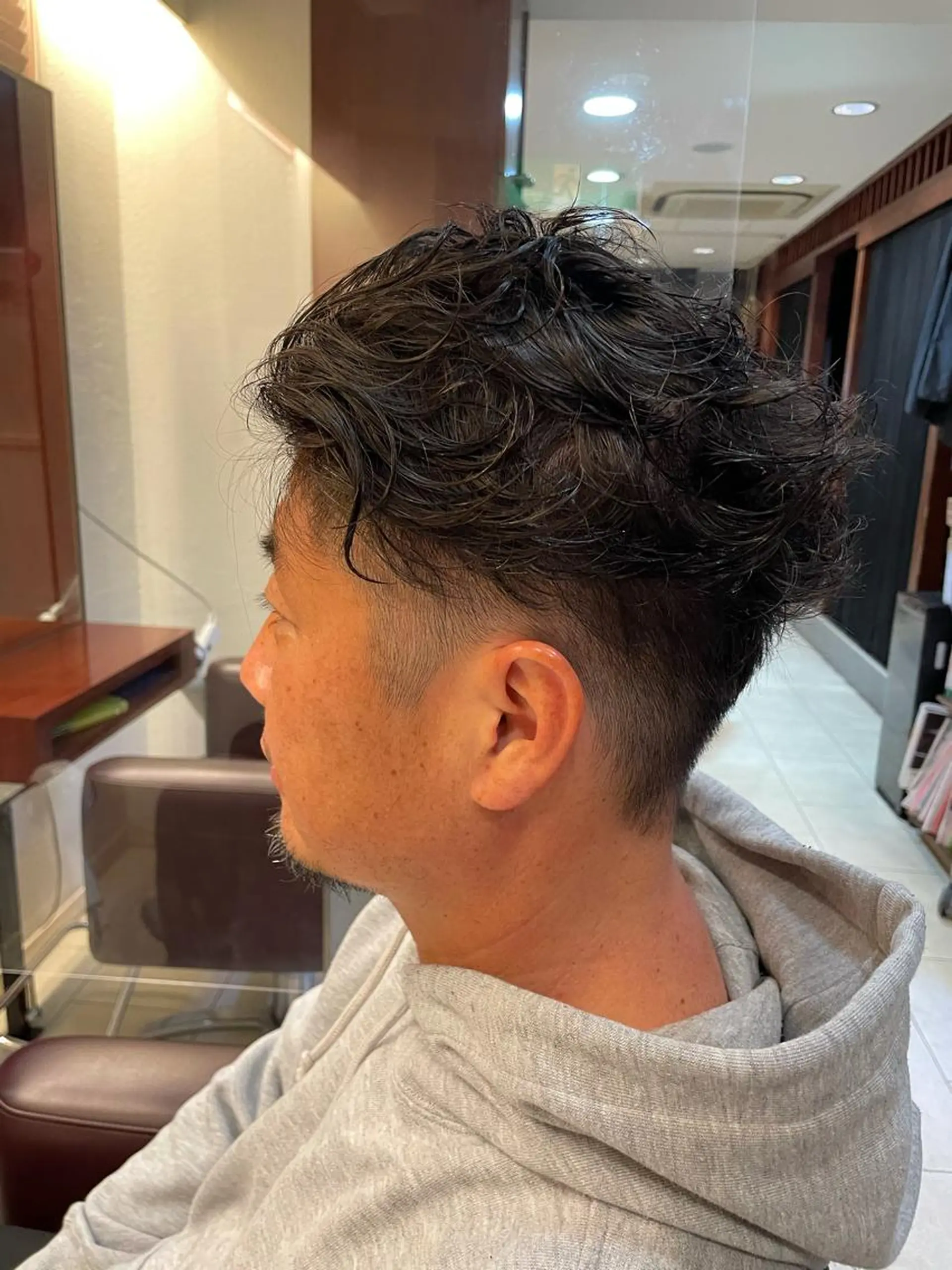 ショート こすげひろと カラー講師のヘアスタイル