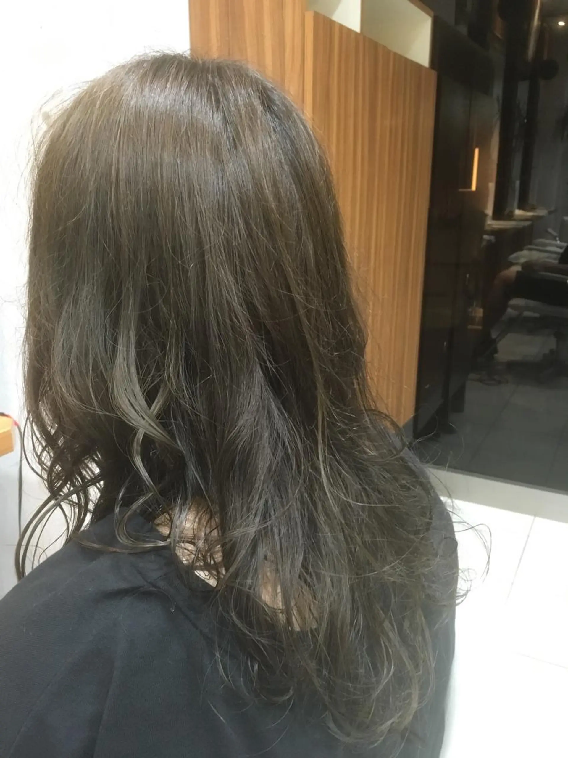 ミディアム カラー 白髪ぼかしハイライト 柳川拓哉のヘアスタイル