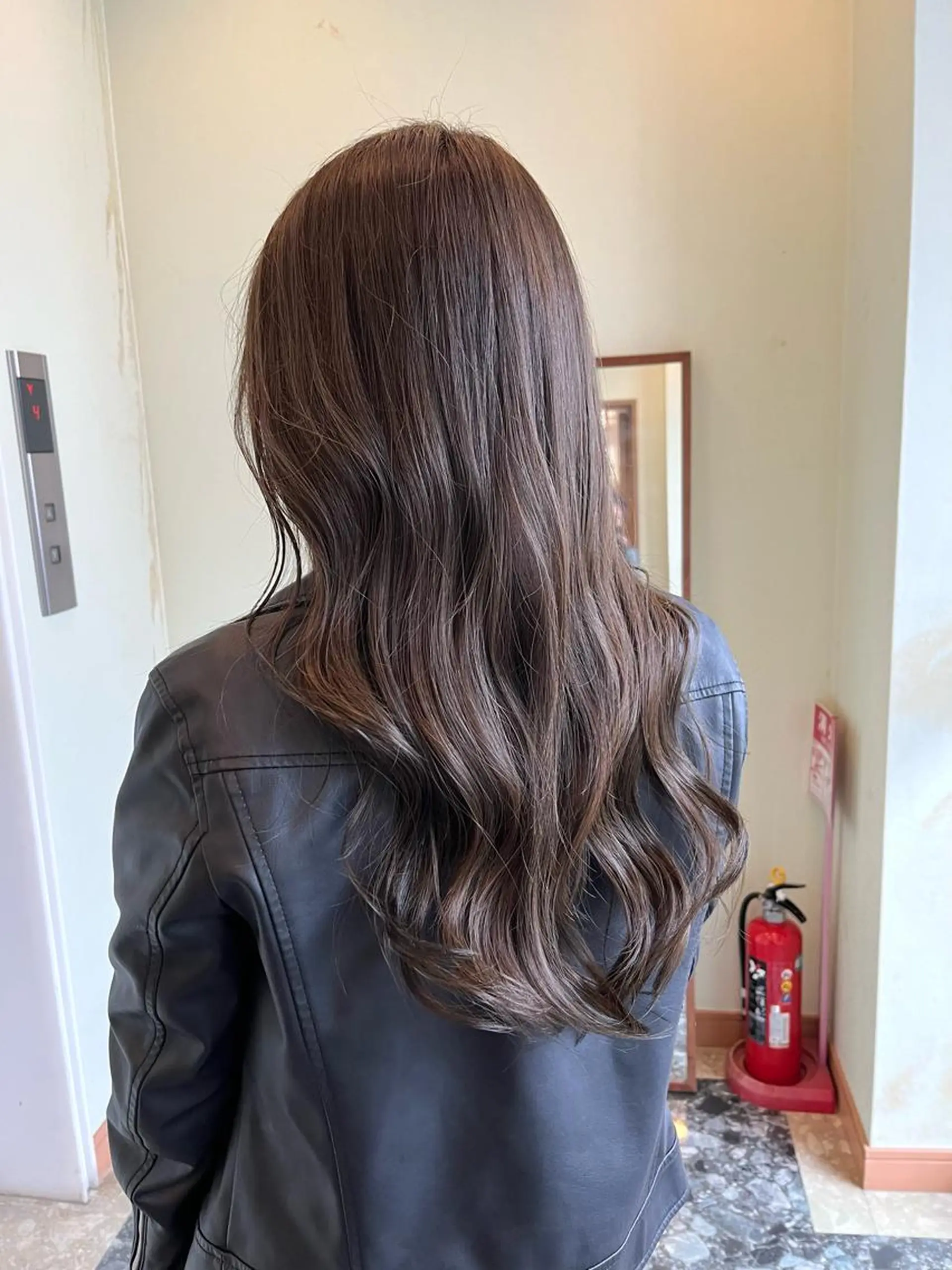 ロング カラー グレージュ ヘアカラー yuri🌼 NUMBER 天王寺のヘアスタイル