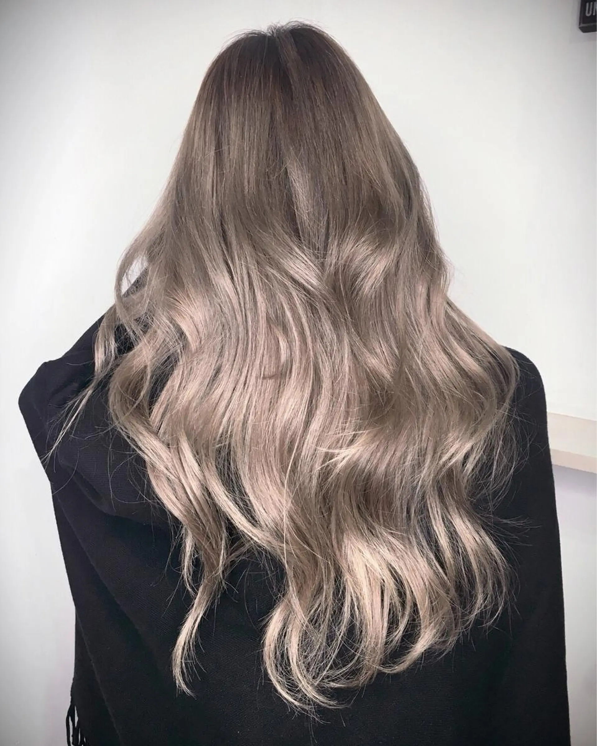 ロング カラー バレイヤージュ レイヤーカット 武内 由貴のヘアスタイル