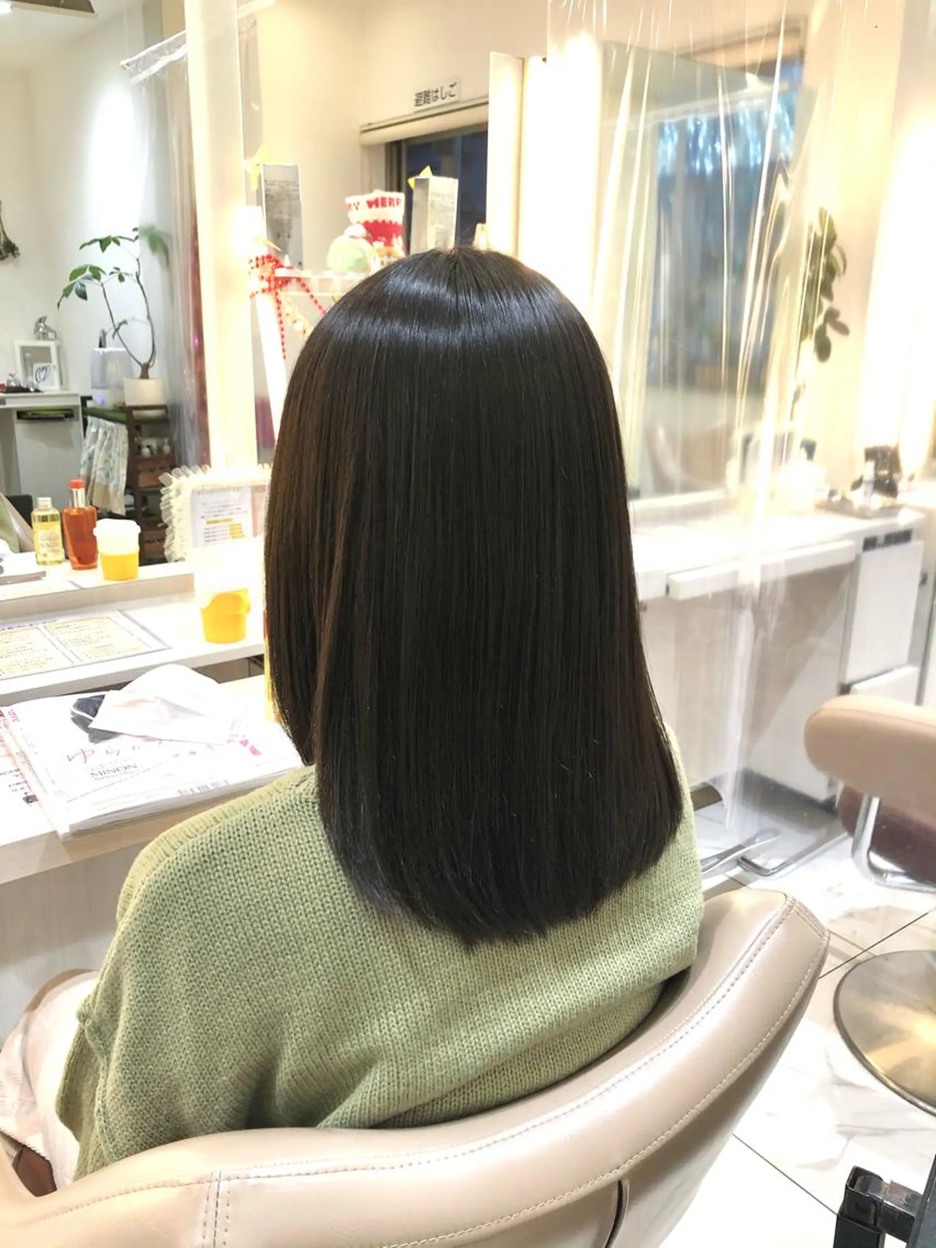 セミロング パーマ 髪質改善 縮毛矯正 ストレートパーマ 安井　昴 💫ブリーチ縮毛矯正のヘアスタイル