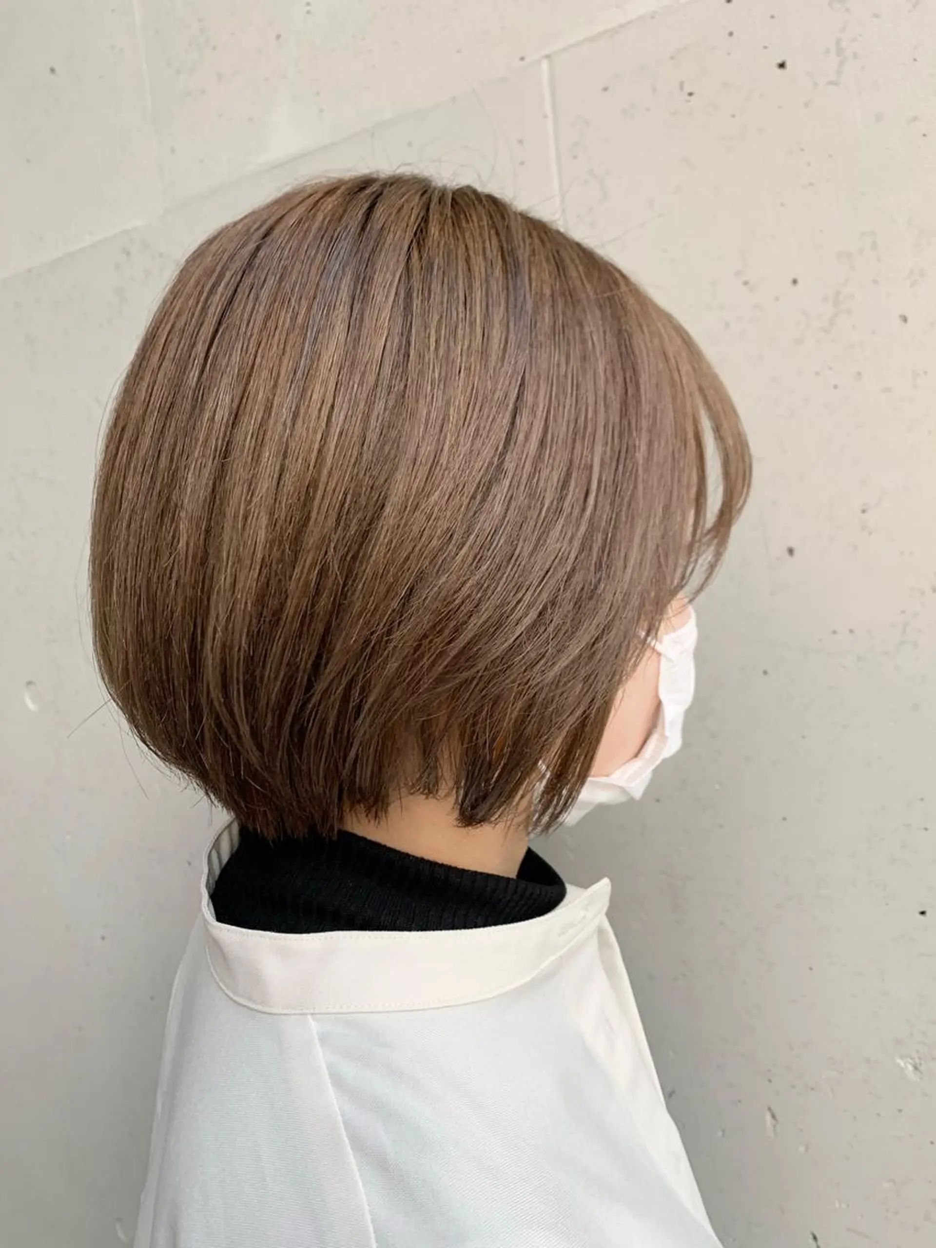 ショート カラー ベージュカラー イルミナカラー ミルクティーベージュ 顔周り/暗髪カラー /アベ マホのヘアスタイル