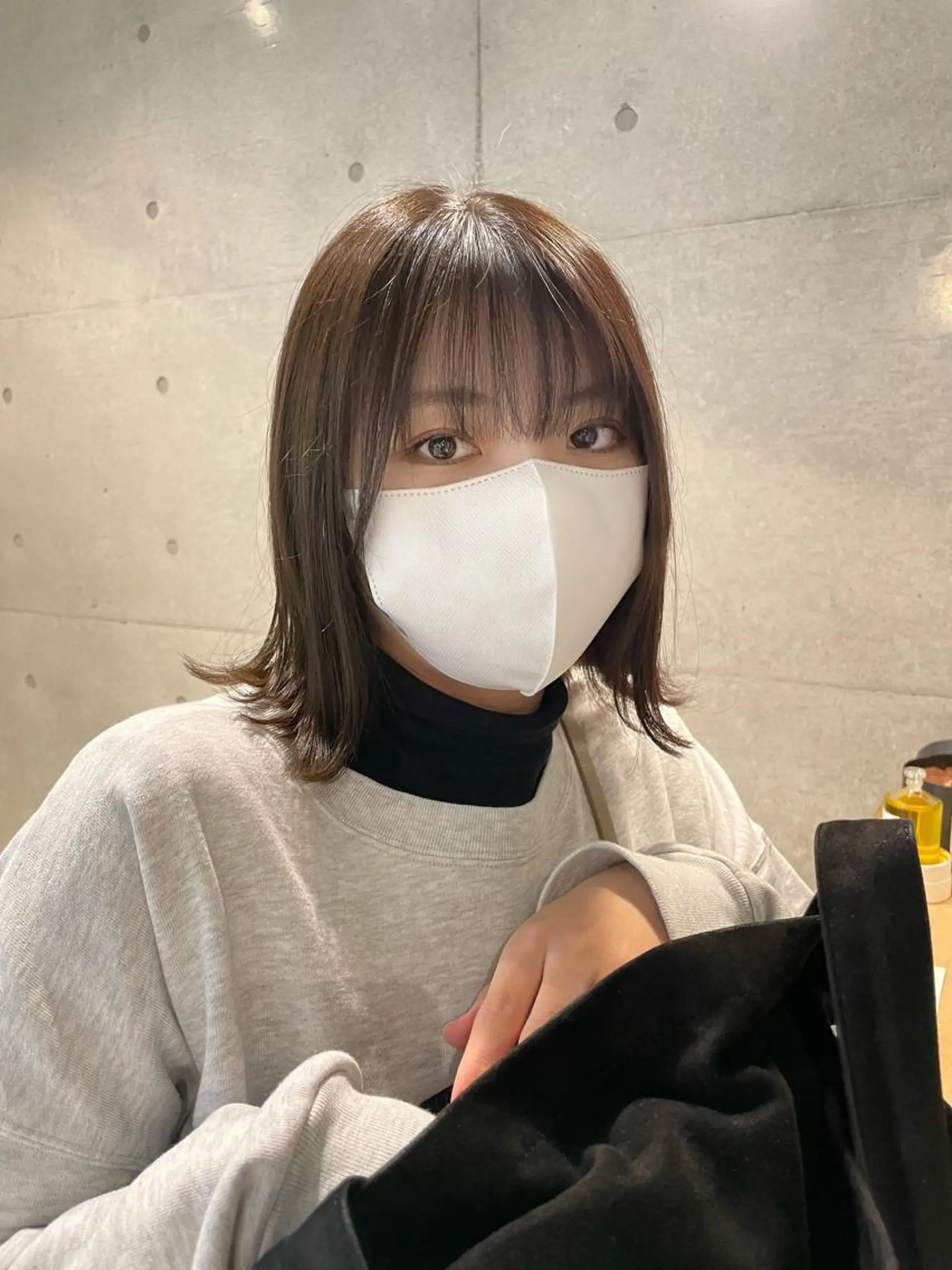 ミディアム カラー ベージュカラー 透明感カラー イルミナカラー オリーブベージュ 【arc】Ruri コテ巻き風パーマのヘアスタイル