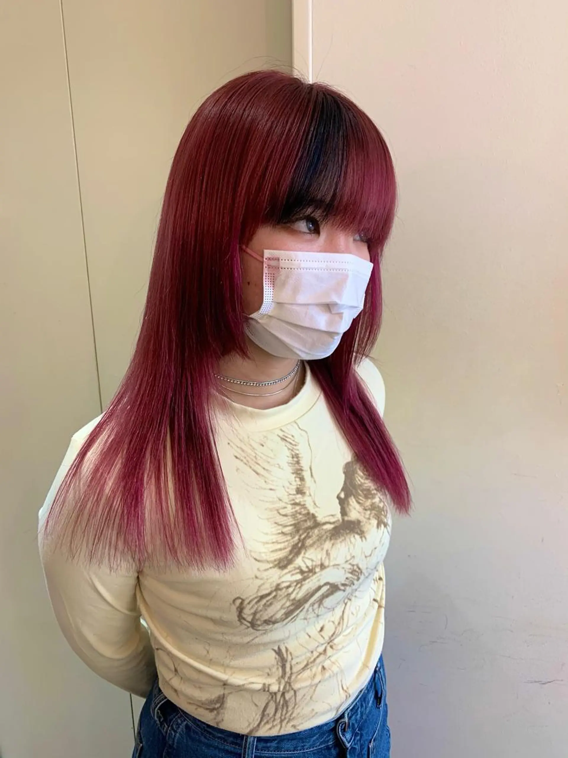 セミロング カラー デザインカラー ハイトーンカラー レッドカラー カット ヘアカラー トリートメント 桃果 momokaのヘアスタイル