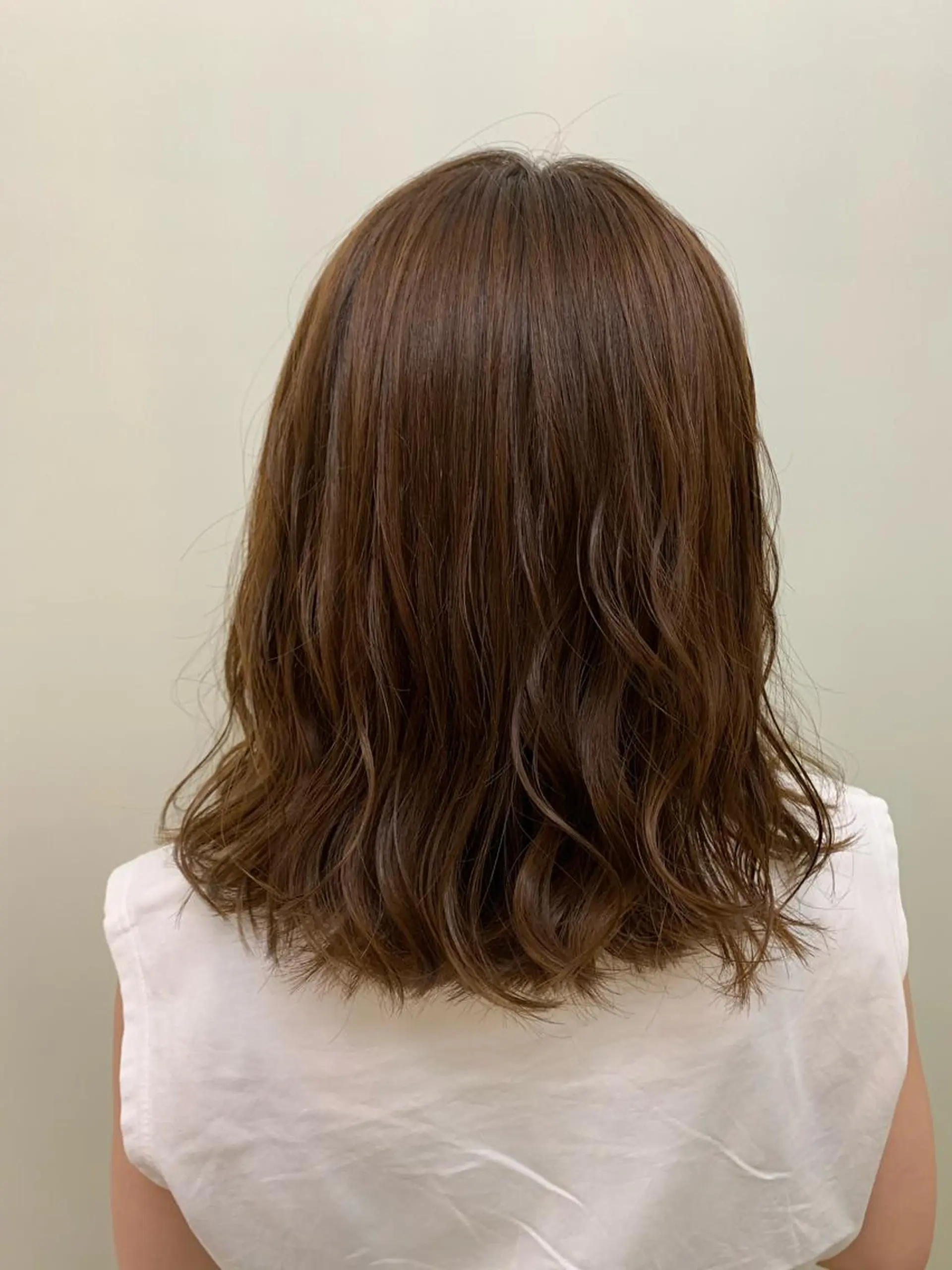 ミディアム カラー ベージュカラー 切りっぱなしボブ ソノキユウカのヘアスタイル