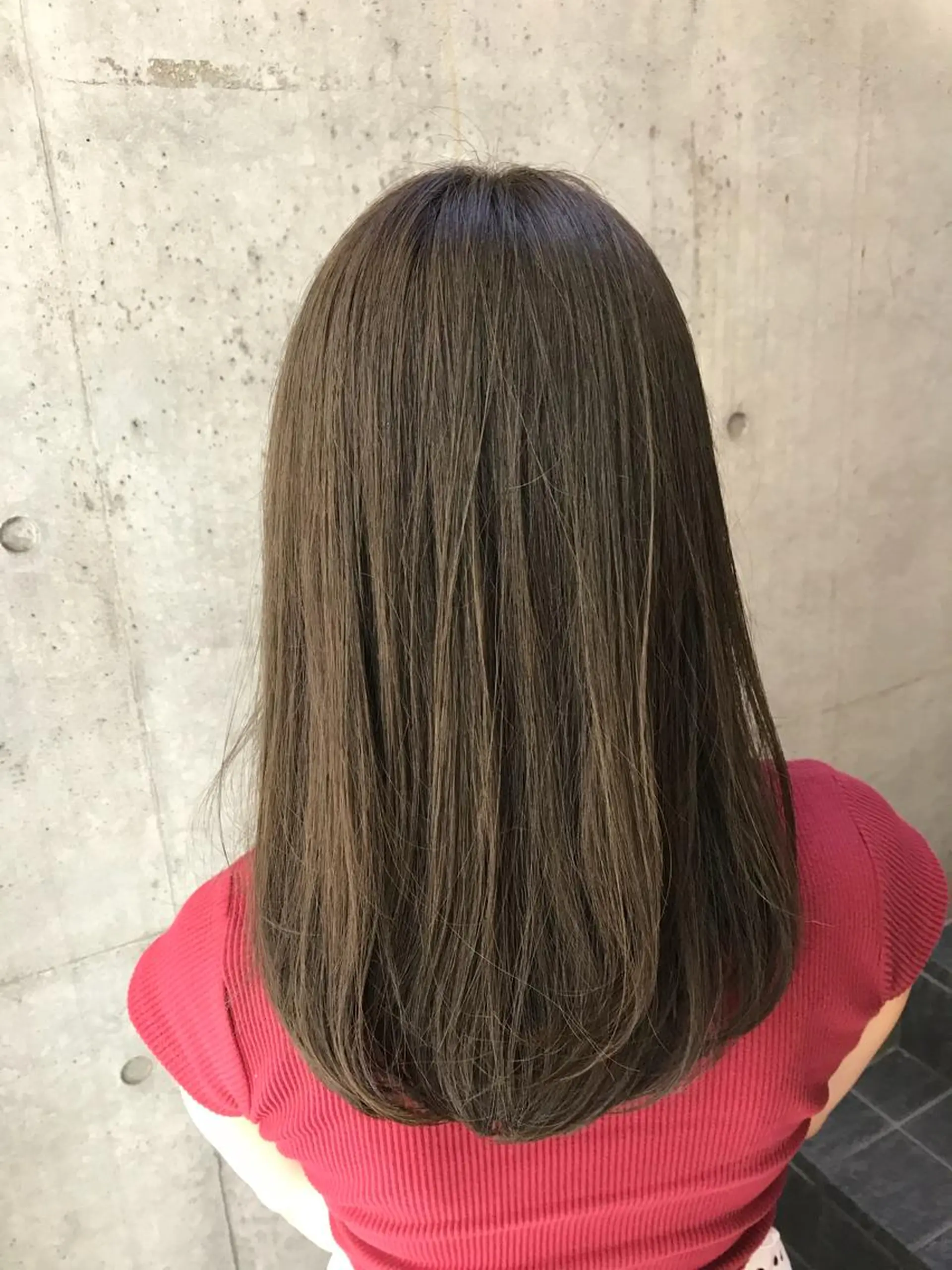 セミロング oshare tom (スタイリスト)所属・人気🌻《髪質改善》 平井 綾乃のヘアスタイル