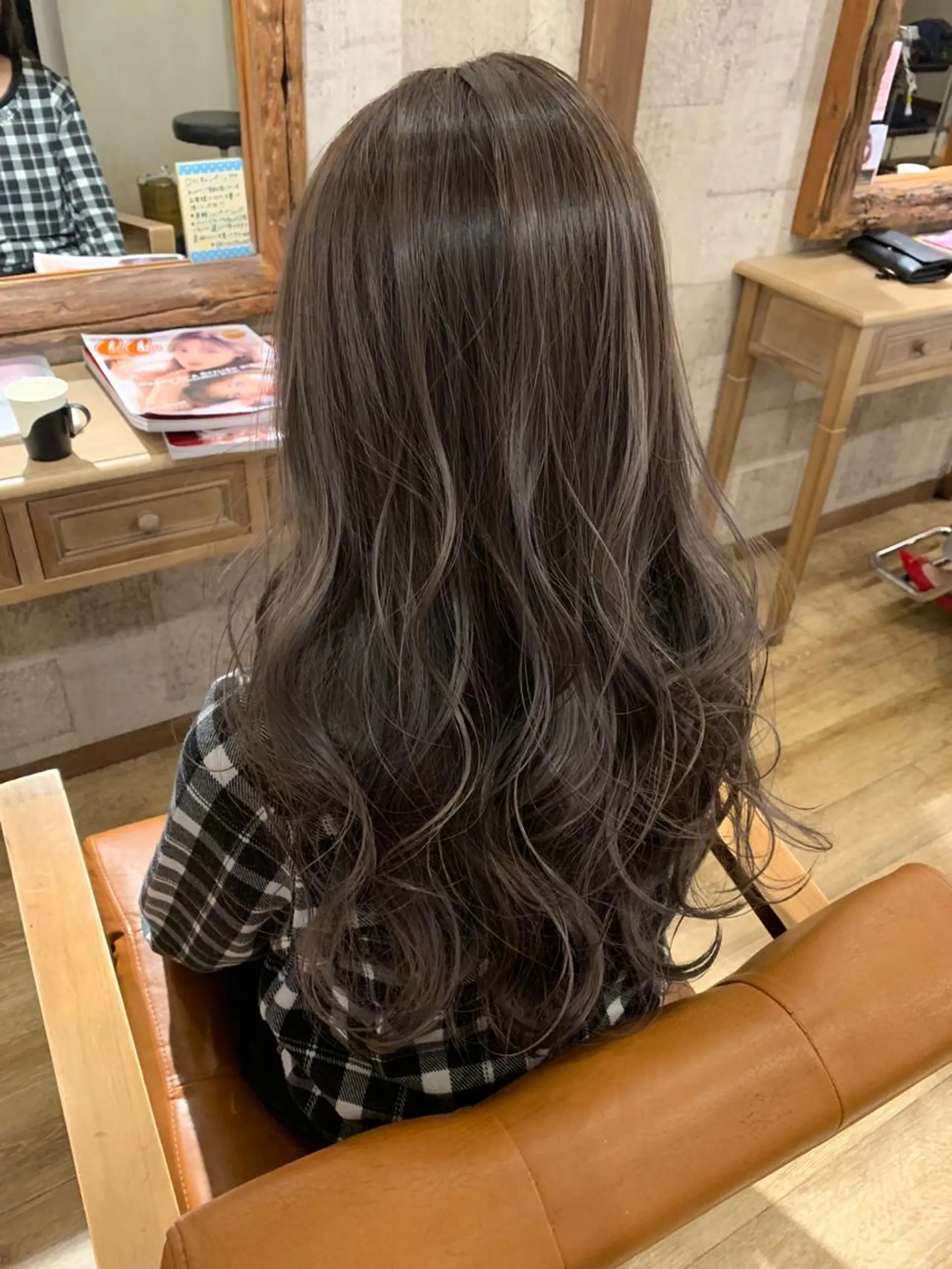 ロング カラー ブリーチ 透明感カラー グレージュ ヘアカラー トリートメント SALOWIN(サロウィン)広島並木通り所属・田村和範/似合わせ カラー/髪質改善のヘアスタイル