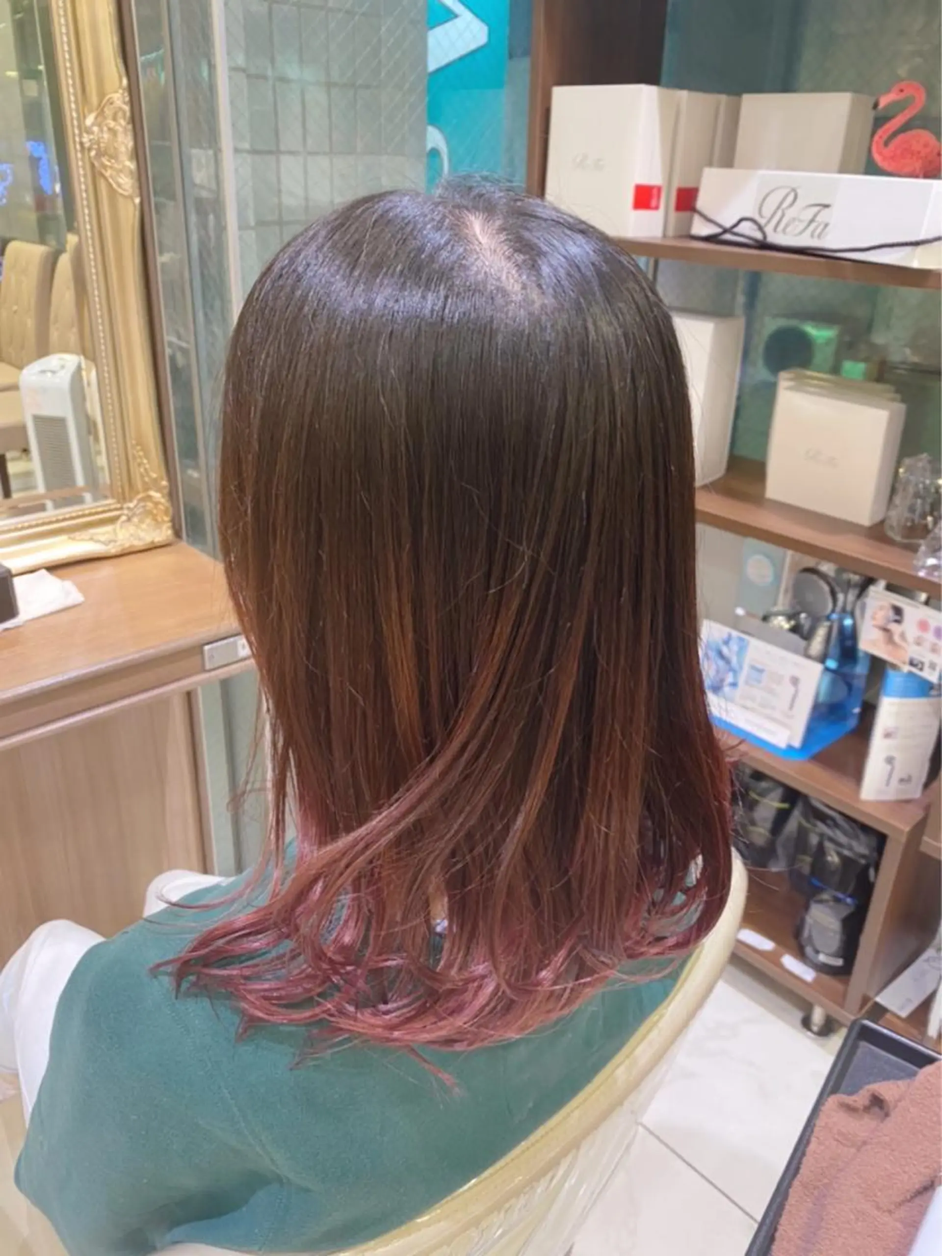 セミロング カラー 古川 琴美のヘアスタイル