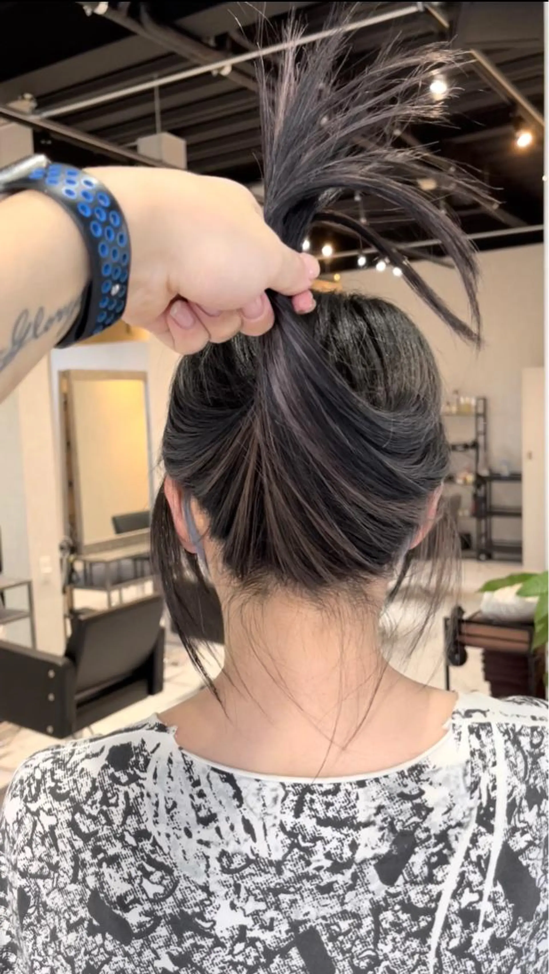 ミディアム カラー ヘアアレンジ バレイヤージュ デザインカラー ハイライトカラー 外国人風カラー ハイライト カット ヘアカラー トリートメント アンドウ ユウ/ レイヤーカット/韓国のヘアスタイル