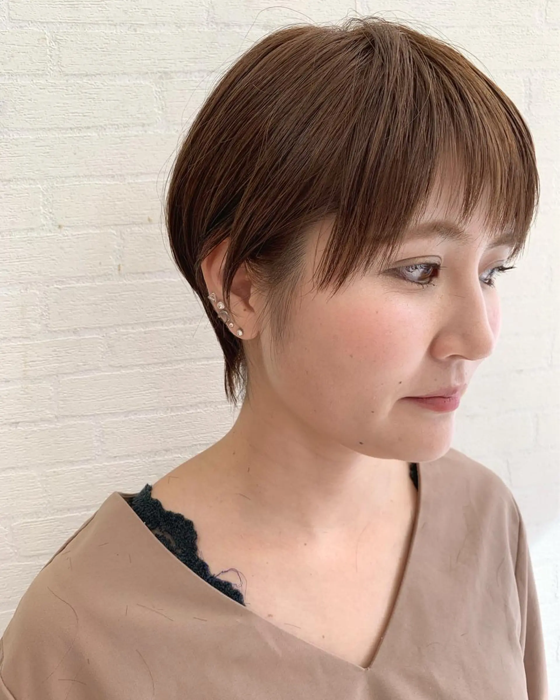 ショート カラー 切りっぱなしボブ ショートボブ ハンサムショート ベージュカラー ボブ カット ヘアカラー トリートメント 朝がちょっと楽しくな るshort･bobのヘアスタイル