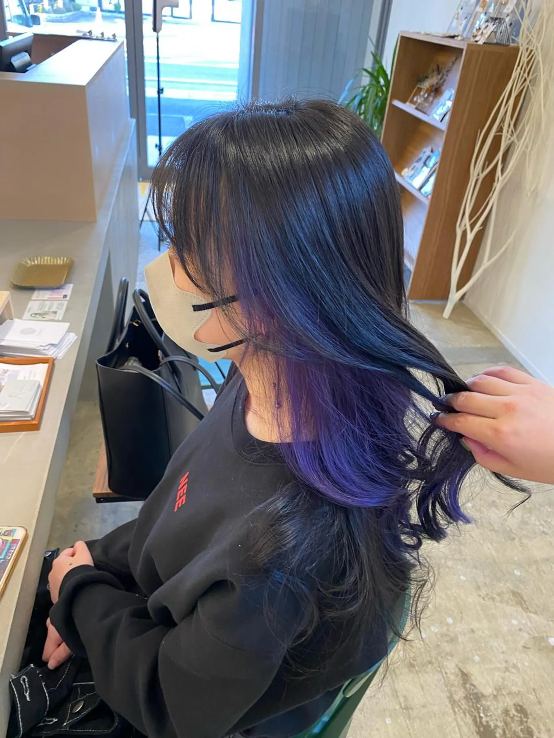 ミディアム カラー 藤野 凪沙のヘアスタイル