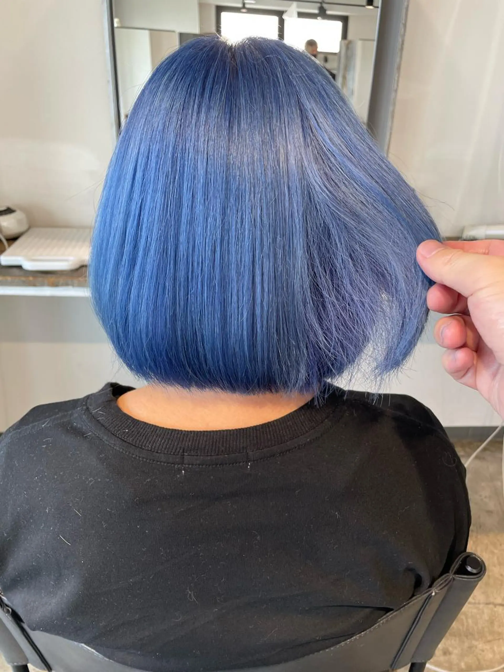 ミディアム カラー ブルーカラー ハイトーンカラー ボブ ヘアカラー トリートメント ハイトーン/レイヤー /ケアブリーチ石川治のヘアスタイル