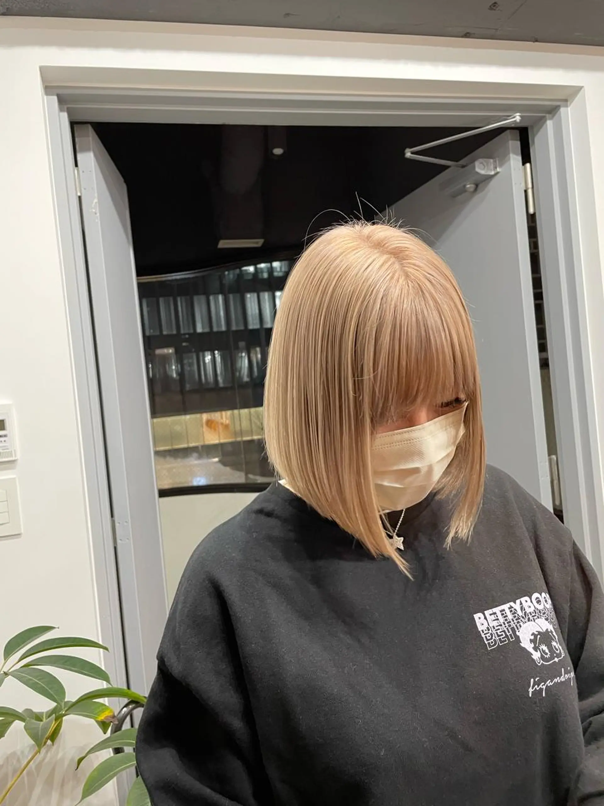 カラー ミルクティー× グレージュMOMOのヘアスタイル