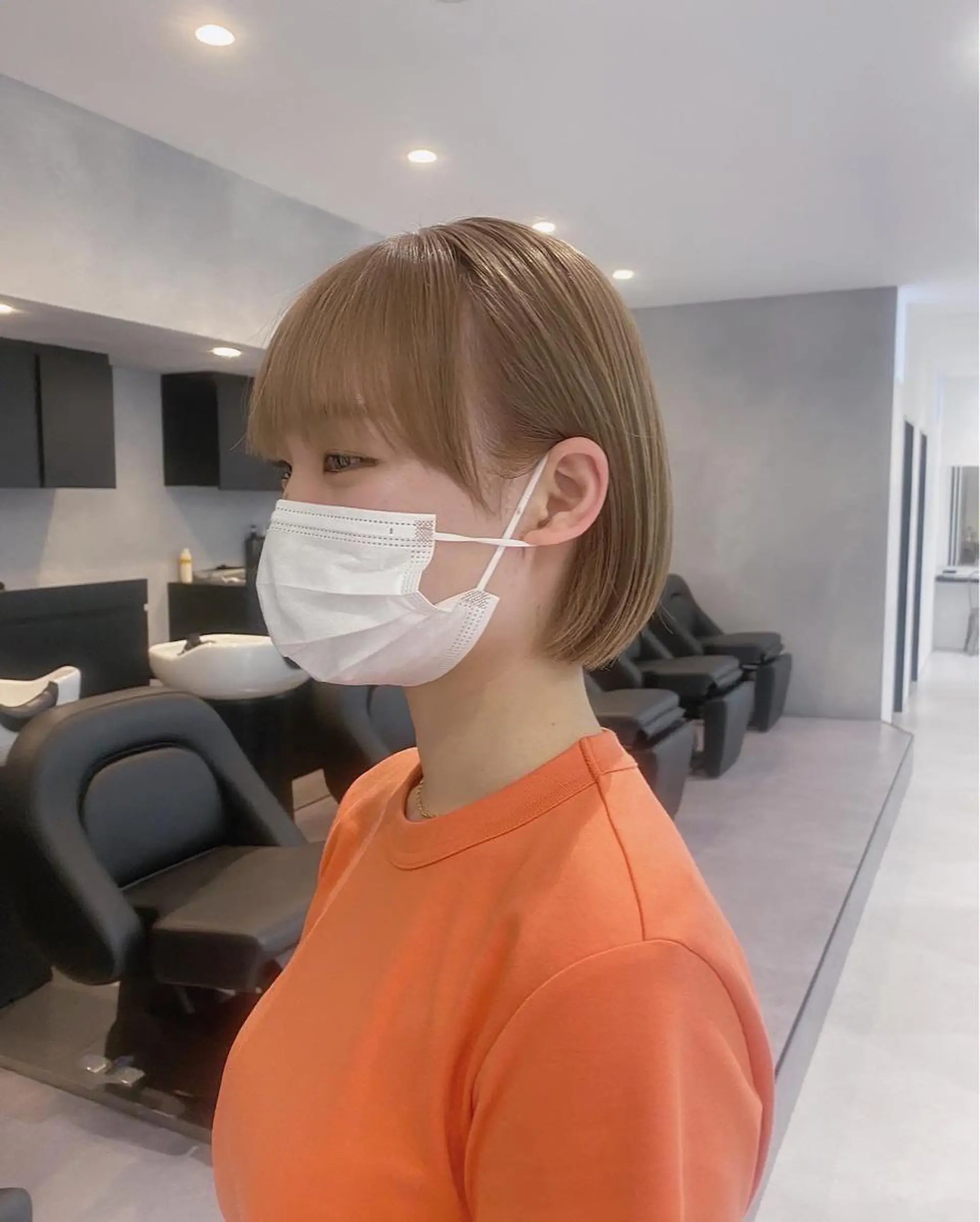 ショート カラー ベージュカラー ミルクティーベージュ カット ヘアカラー トリートメント 鈴木/ミルクティー/ ブリーチ/ボブ/のヘアスタイル