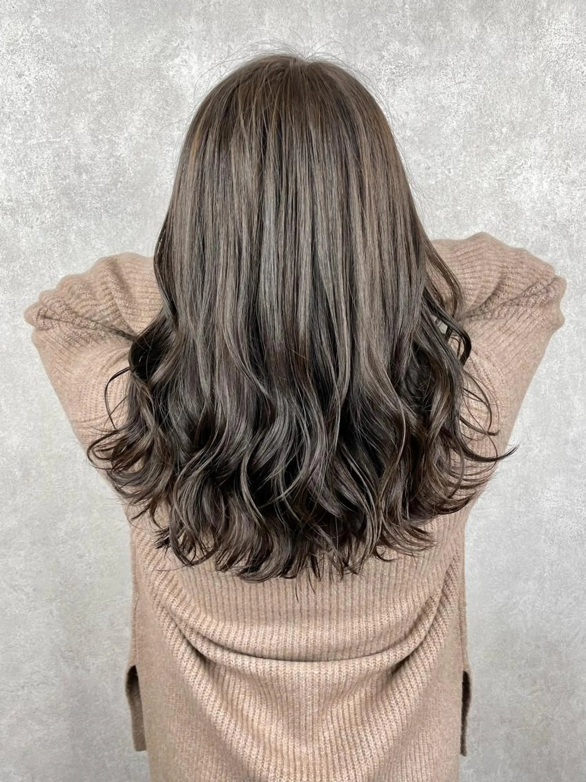 セミロング カラー カット ヘアカラー トリートメント 井本翔太.髪質改善. ベージュ.グレージュのヘアスタイル