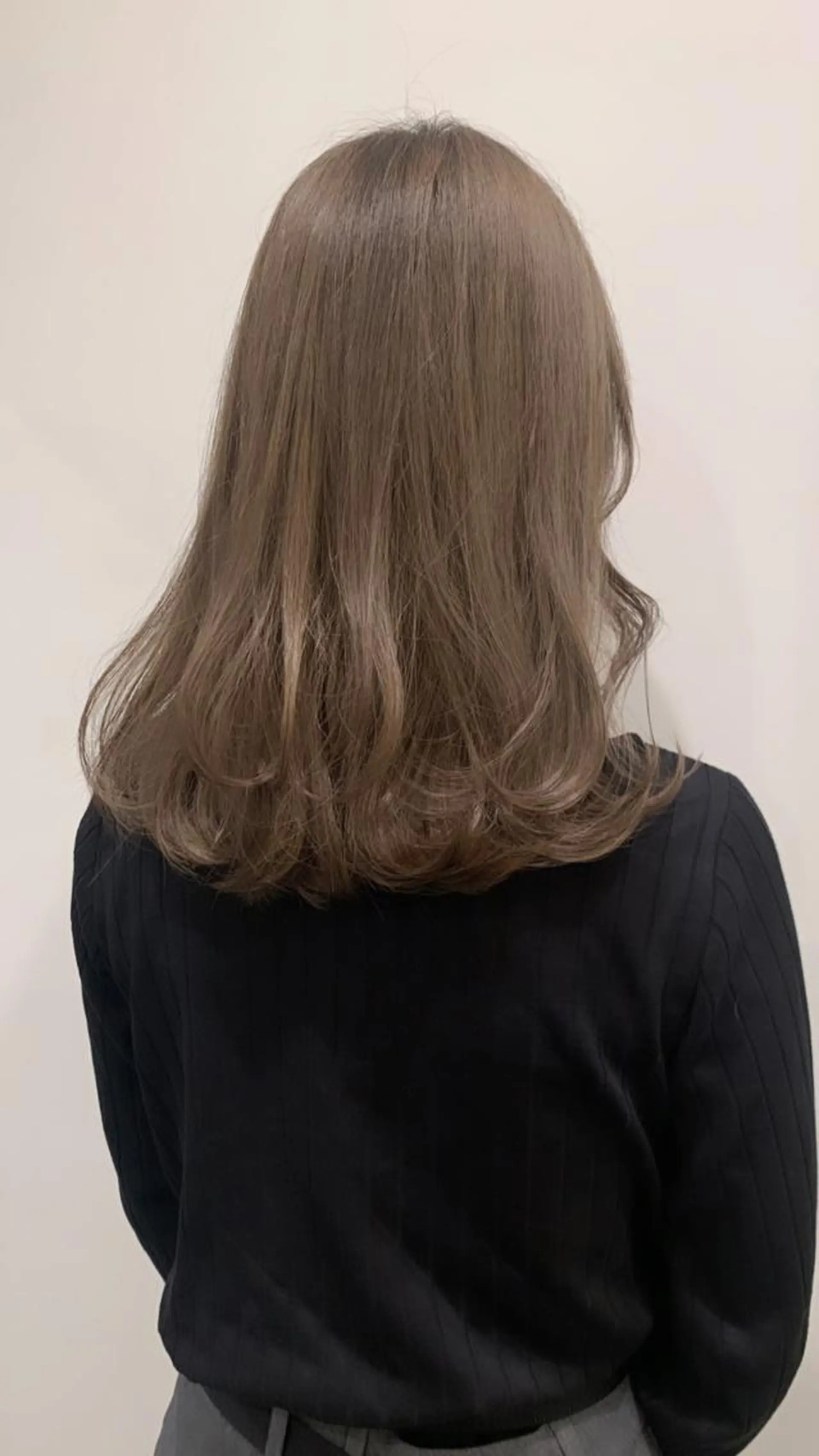 ミディアム カラー メンズ グレージュ ミルクティーグレージュ ヘアカラー 落合希 Olivebeigeのヘアスタイル