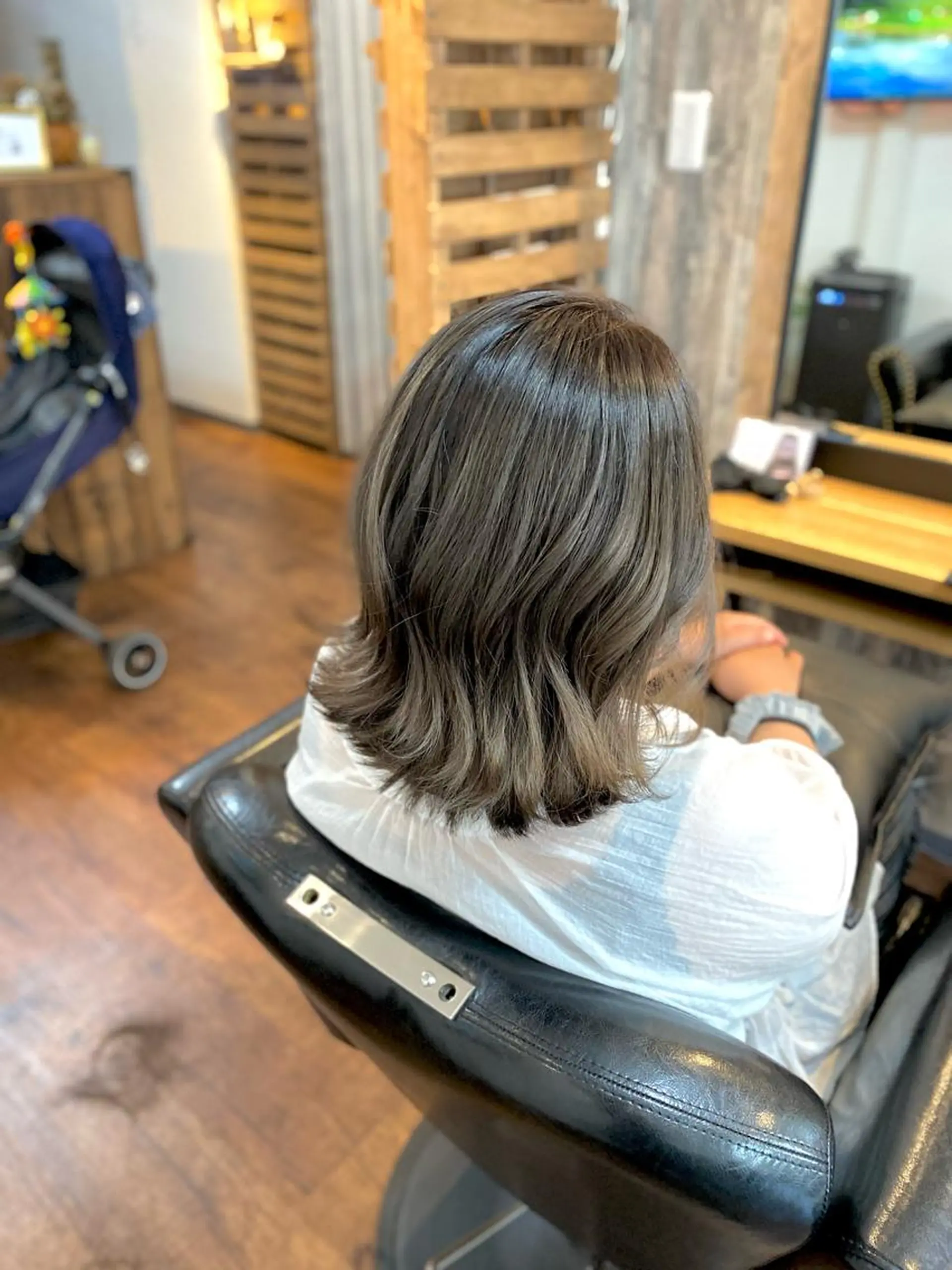 ミディアム カラー ブリーチ グレージュ カット ヘアカラー トリートメント Lizir  ルズィール所属・Luzir⭐︎ GEN⭐︎のヘアスタイル