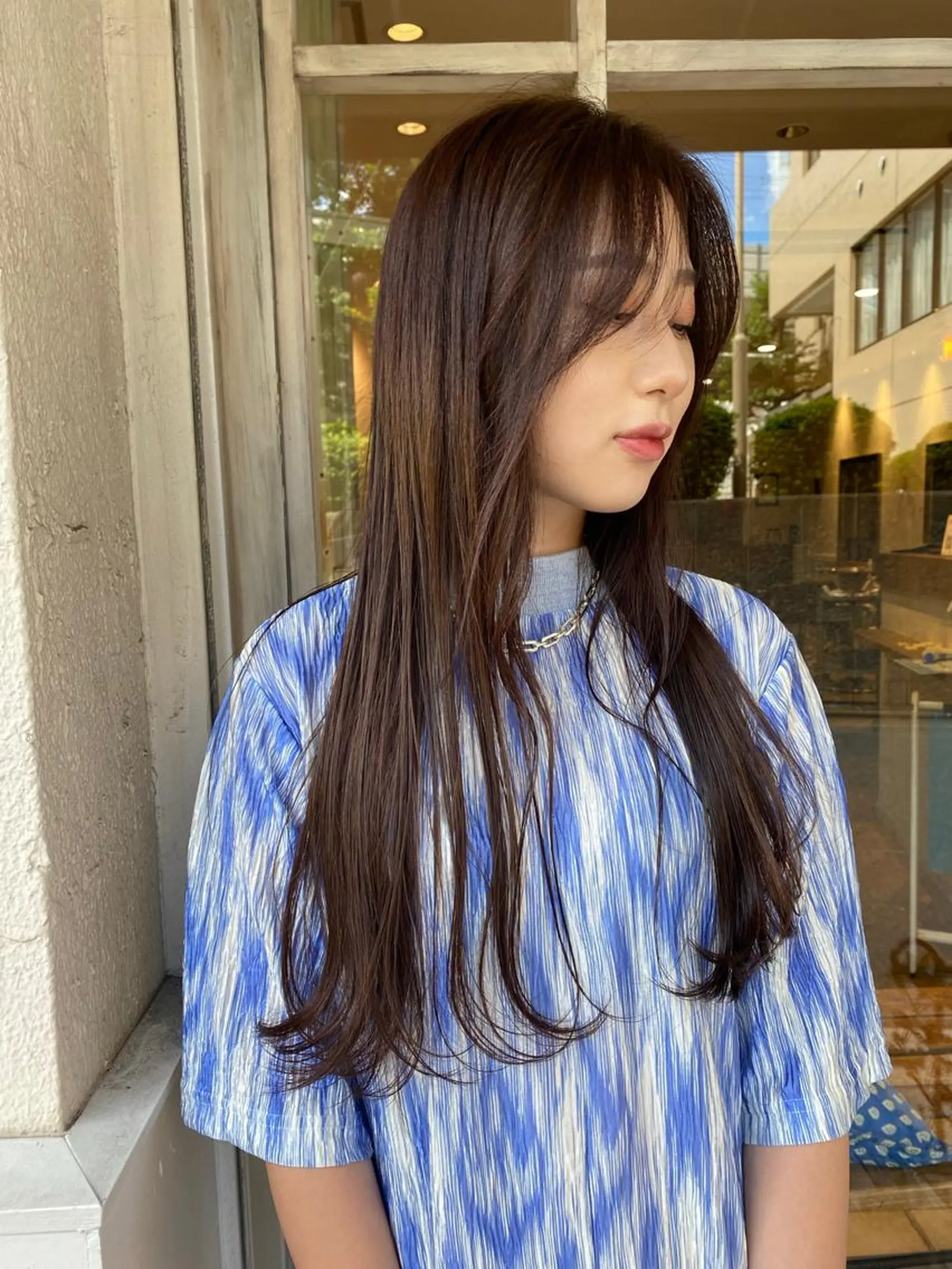 ロング saya🌿レイヤー カット/透明感カラーのヘアスタイル