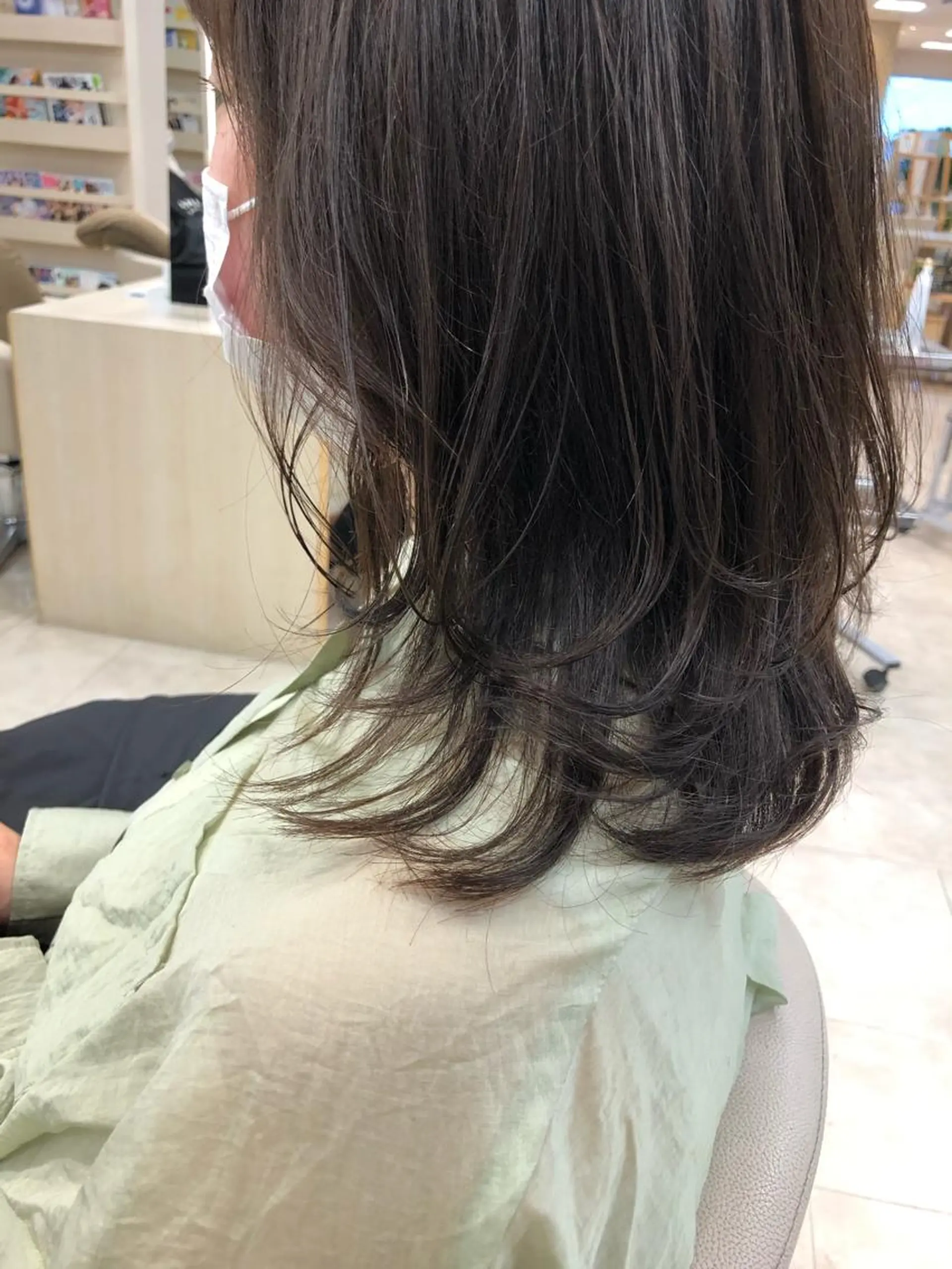 ミディアム カラー グレージュ レイヤーカット カット ヘアカラー トリートメント 似合わせ.ﾍｱｾｯﾄ 得意🌹井上美沙のヘアスタイル