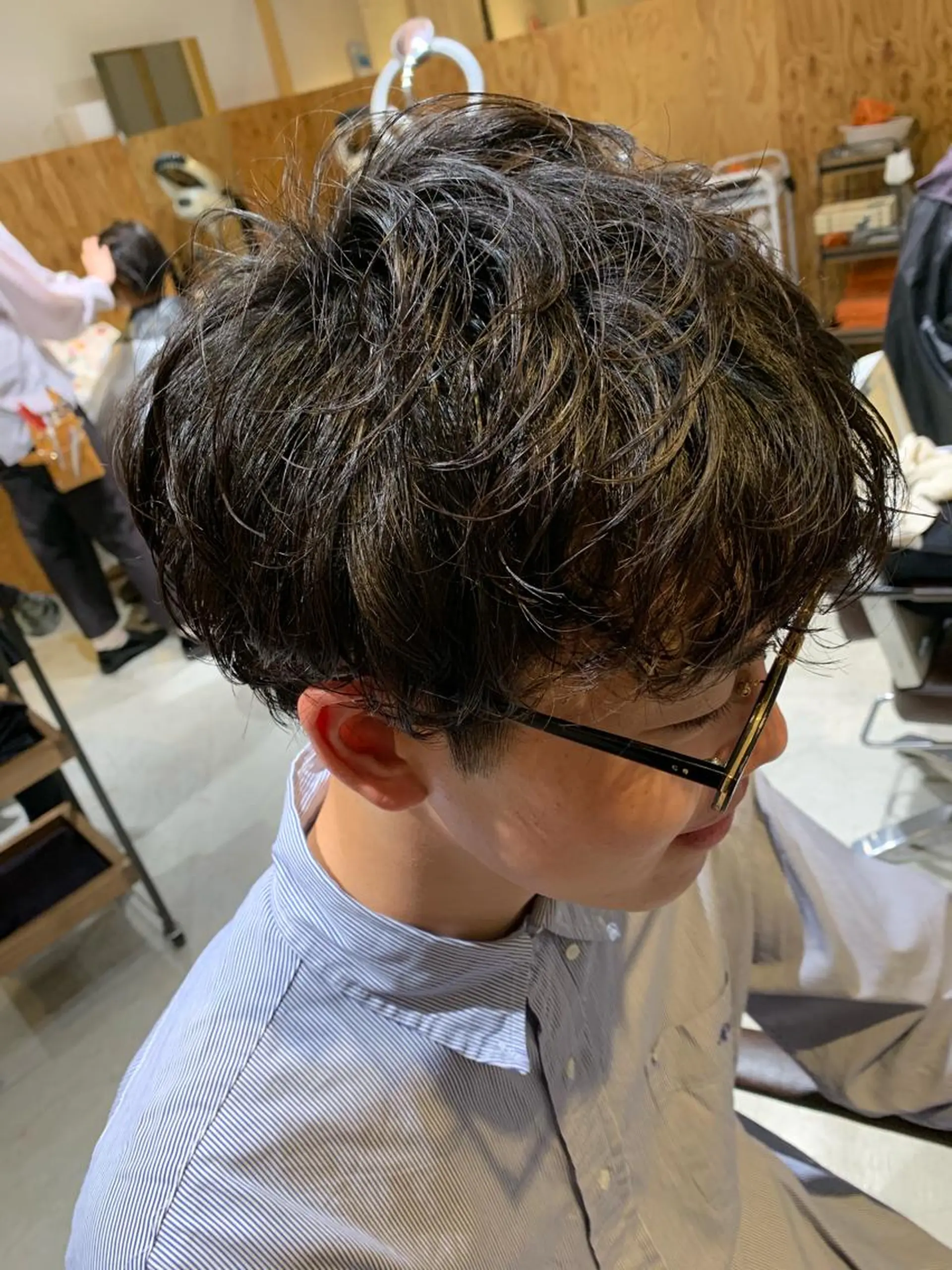 ミディアム パーマ メンズ ミディアムパーマ メンズパーマ ニュアンスパーマ newi 京橋 【yuuki】のヘアスタイル