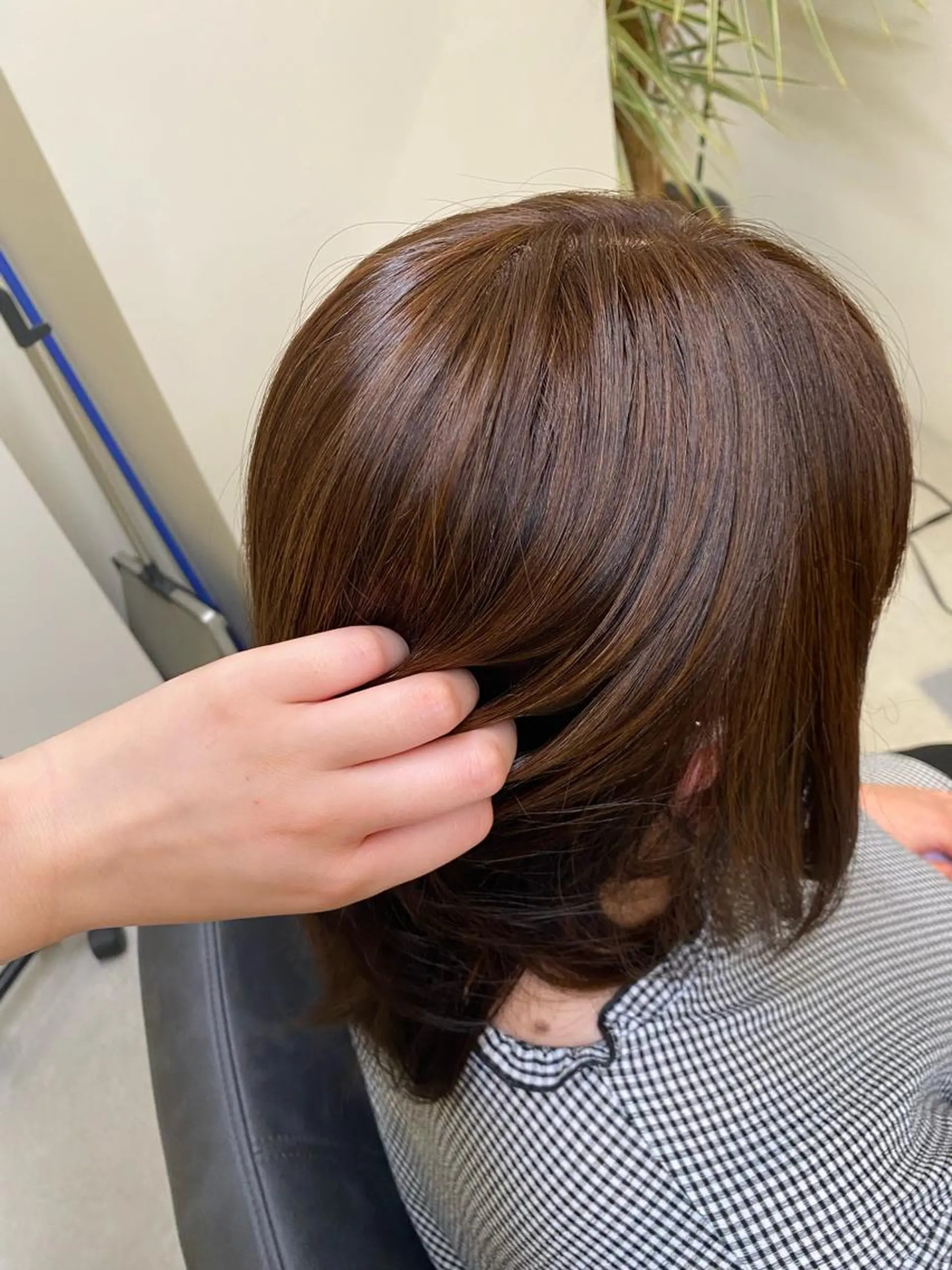 カラー 勝海 絢音のヘアスタイル