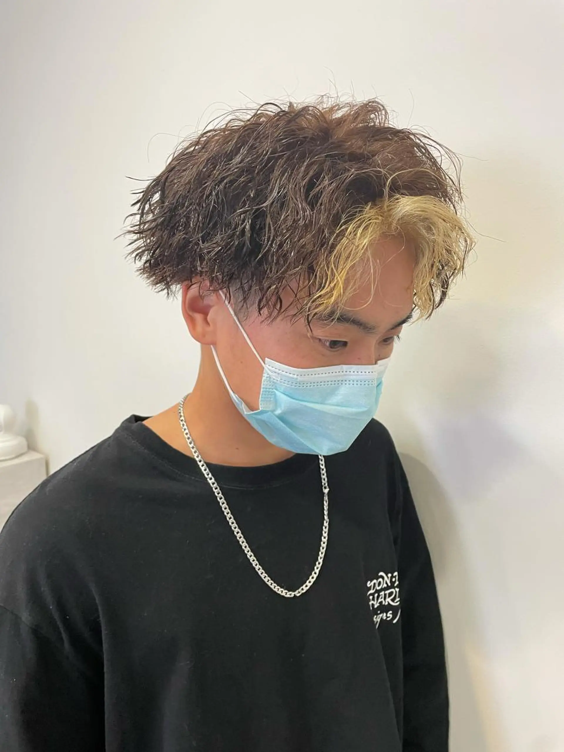 ショート カラー パーマ メンズ メンズインナーカラー インナーカラー パーマ メンズパーマのプロ 川野翔太のヘアスタイル