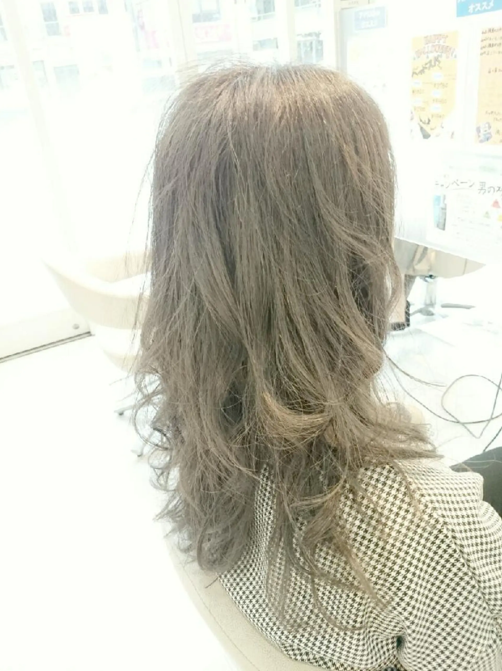 セミロング アッシュ 縮毛矯正 浦川 敬太のヘアスタイル